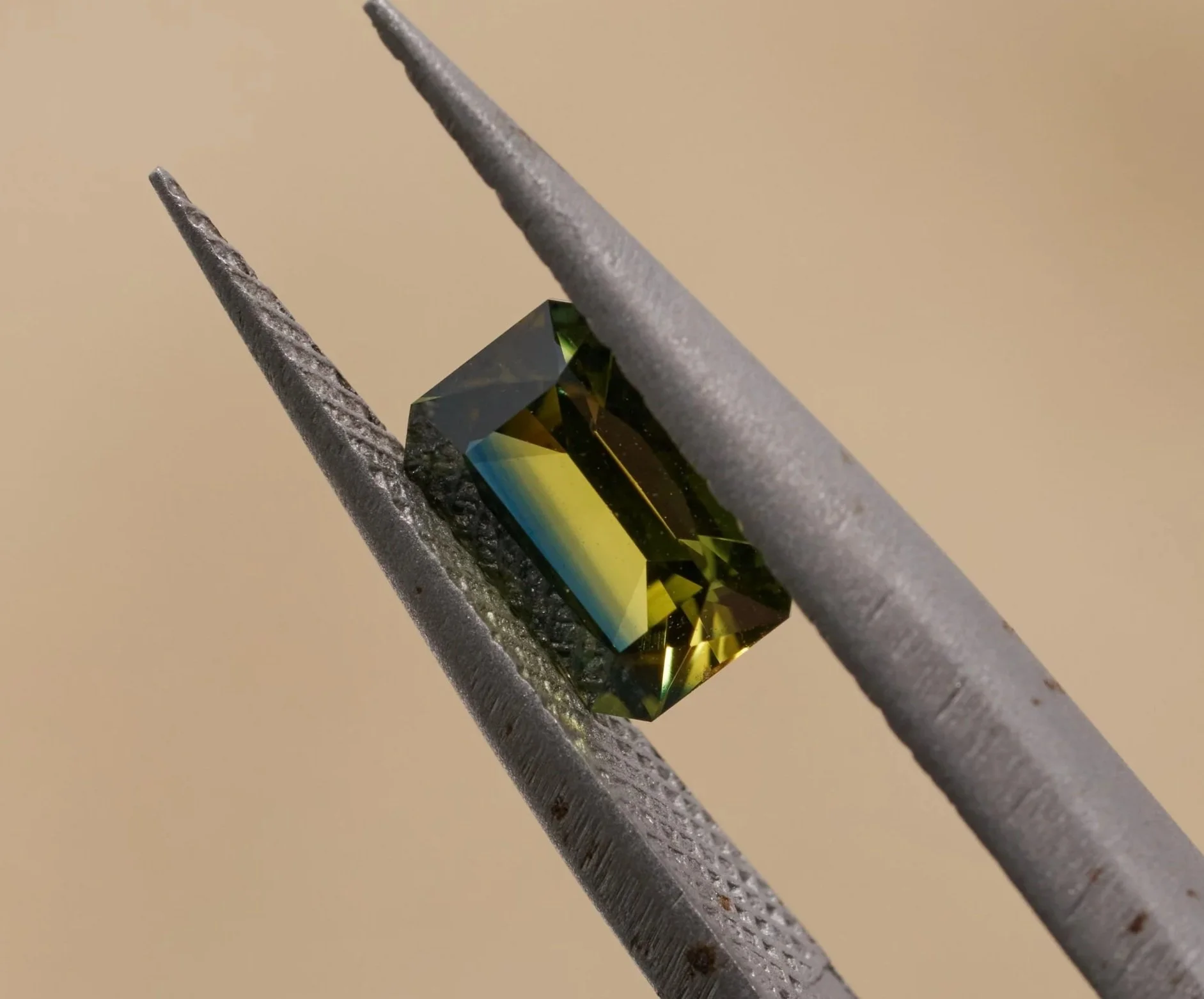JMGC0015_ 0.72Ct _ $1000 _ Parti _ Emerald 