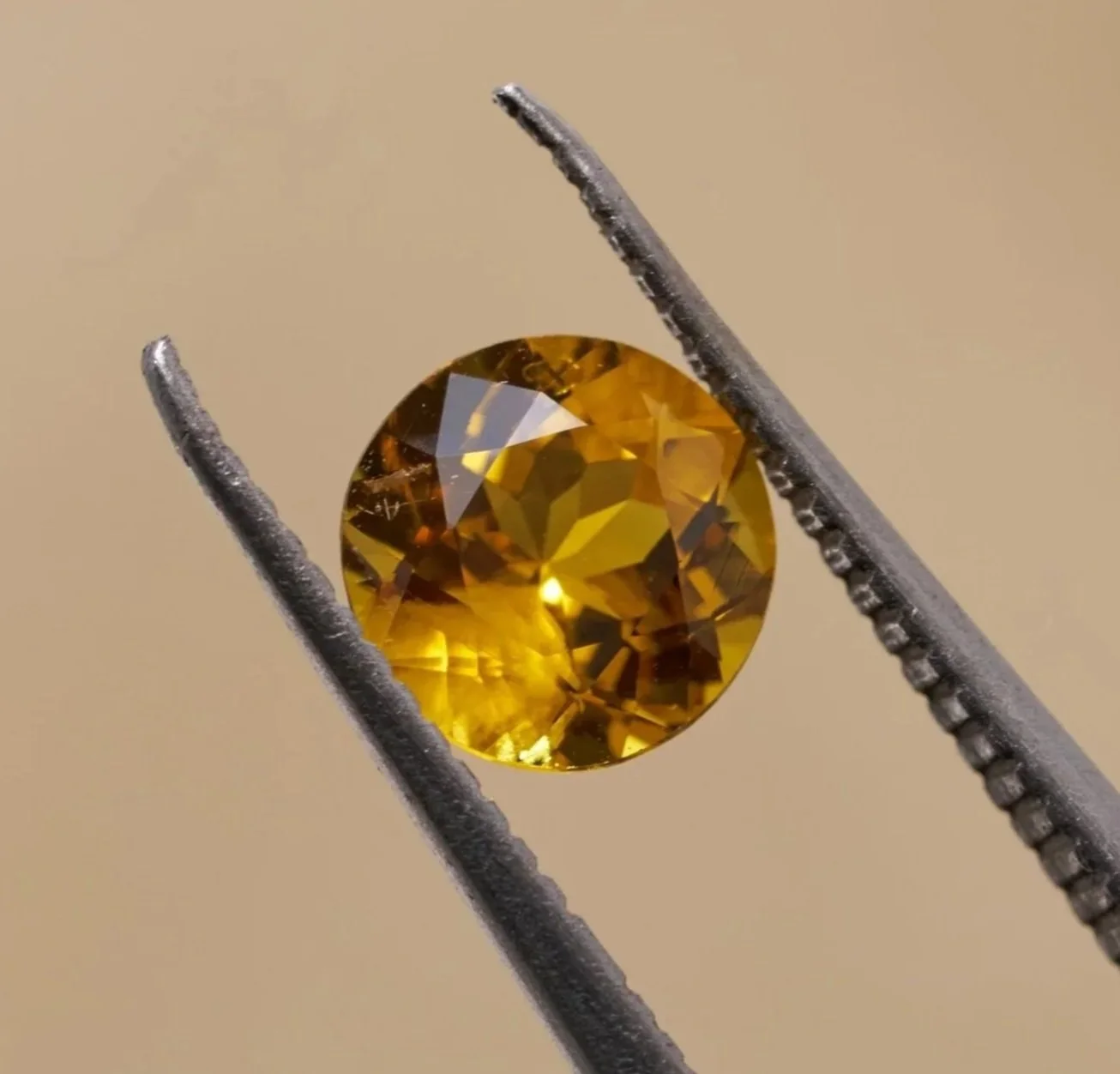 RW0261_ 0.75Ct _ $1500 _ Orange _ Round 