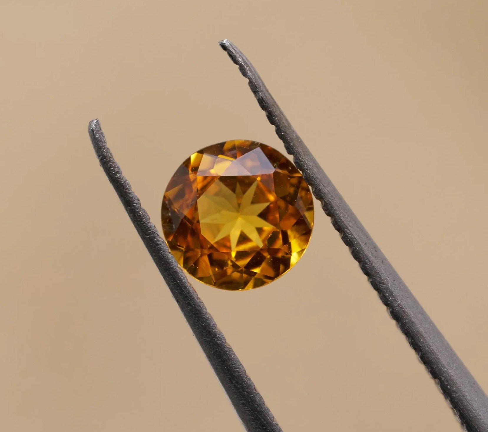RW0262_ 0.53Ct _ $1060 _ Orange _ Round 
