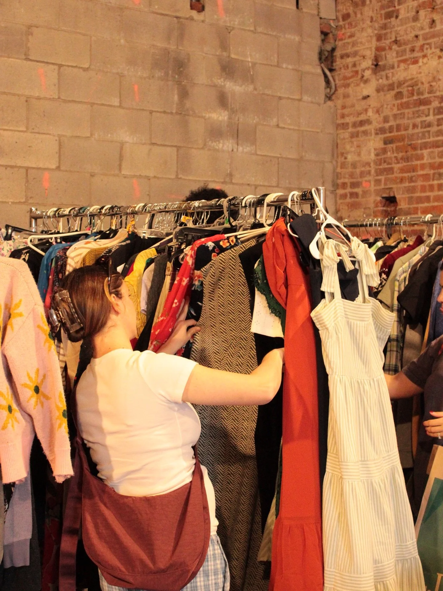 we ushered in earth month with a sweet community swap led by our annie mccurdy(@sovicki.fashion) in collaboration with the @newburghnyfarmersmarket. 

⭐️ thank you to market manager @ilyana_banana for being an amazing host + partner, as well as our u