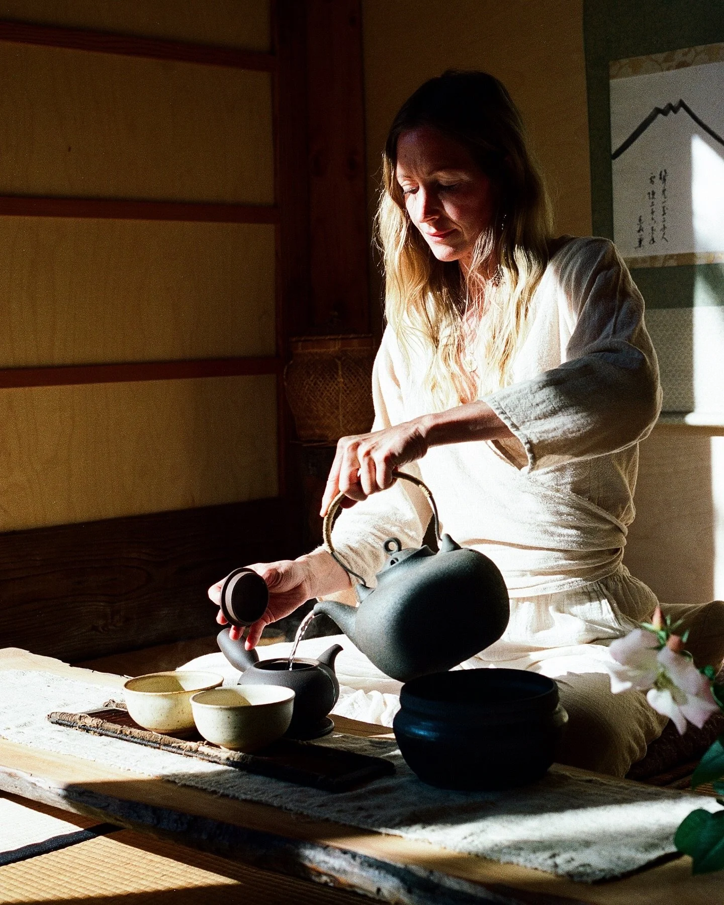 Tea Before Ten: Lara Elliott

&ldquo;For me as a mother, even the idea of silence is a luxury. It&rsquo;s so beautiful to sit in this intimate way with people who have the same passion and longing for that stillness and the connection to these easter