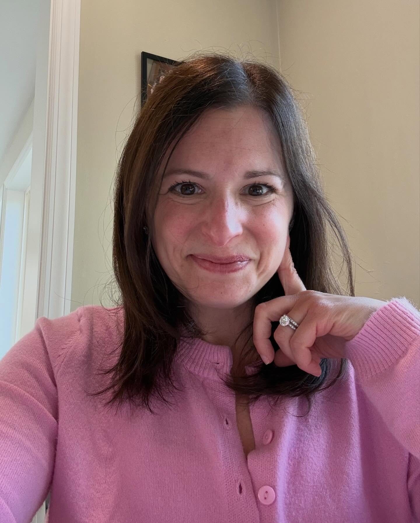 If you&rsquo;ve been thinking, &ldquo;I don&rsquo;t feel like myself lately&rdquo;&hellip; you&rsquo;re not alone 🫶🏻

There are a lot of new faces here&mdash;or maybe you&rsquo;ve been here a while&mdash;so I wanted to reintroduce myself.

Hi, I&rs