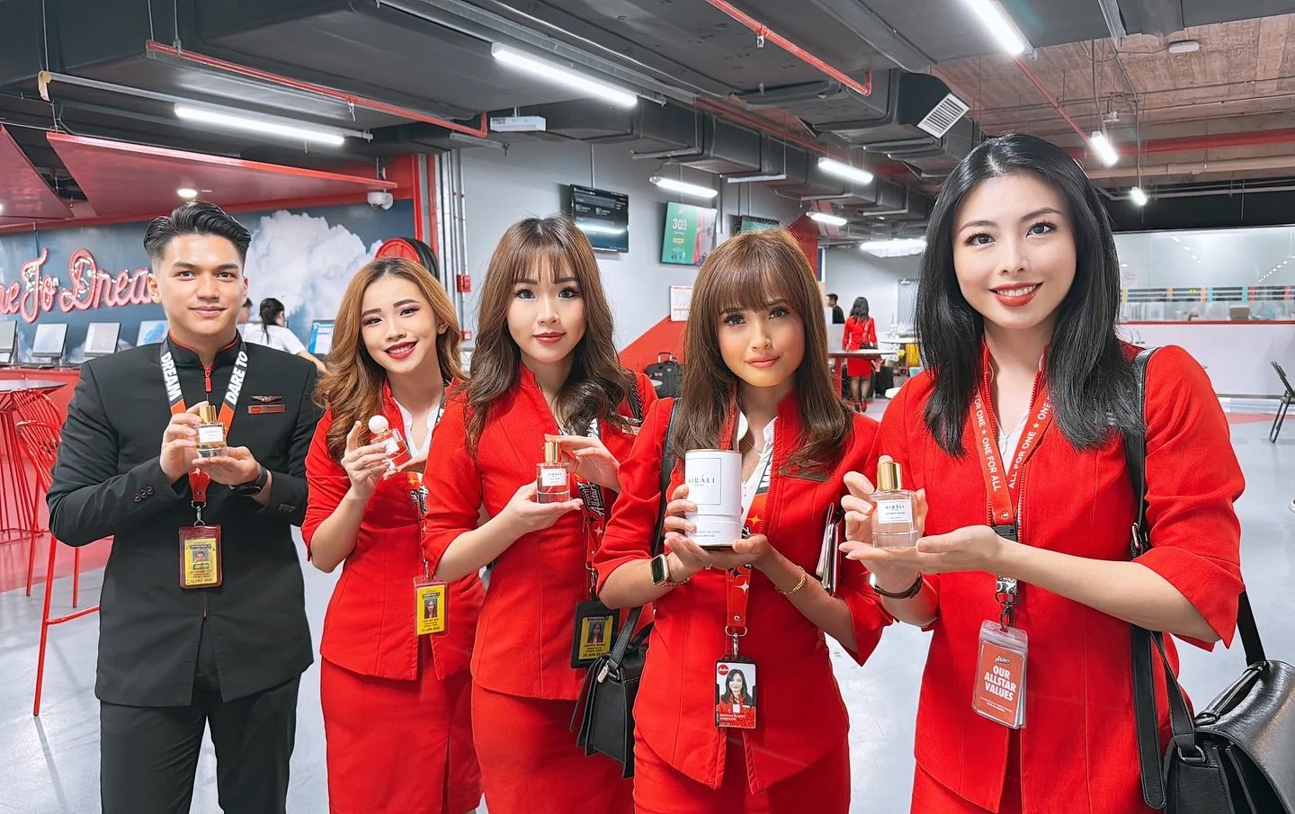 Flying with the best, smelling even better 30,000 ft in the air ✈️🌸

Airali Perfume is now on board AirAsia flights and airasia.com 🛍️ #AiraliPerfume #MadeInMalaysia #AirAsia #AirAsiaX