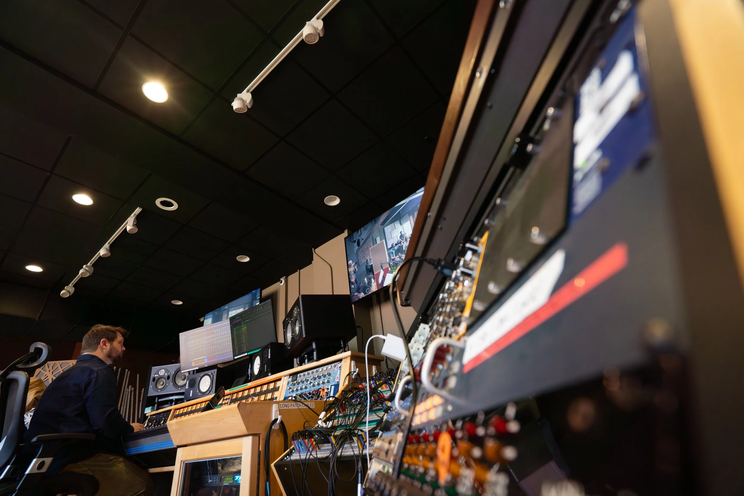 2026-04-24_EJO_Gavett_Audio_Studio_Recording_26spring-0035.jpg