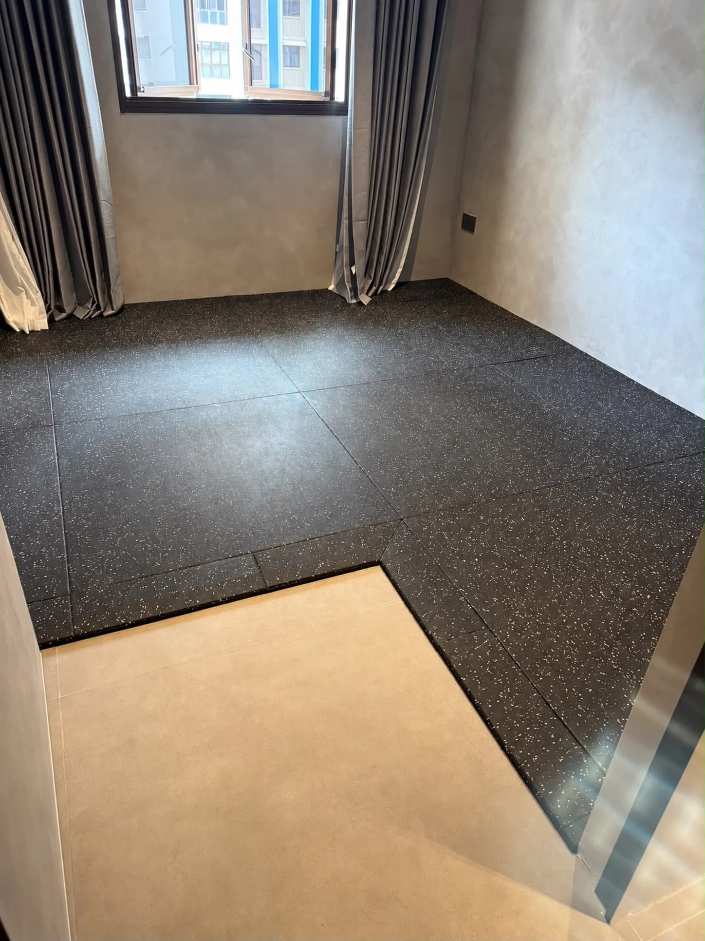Armaguard gym flooring installation for our client!

Easily transform any of your rooms into a home gym or office space 🏋🏼 📖