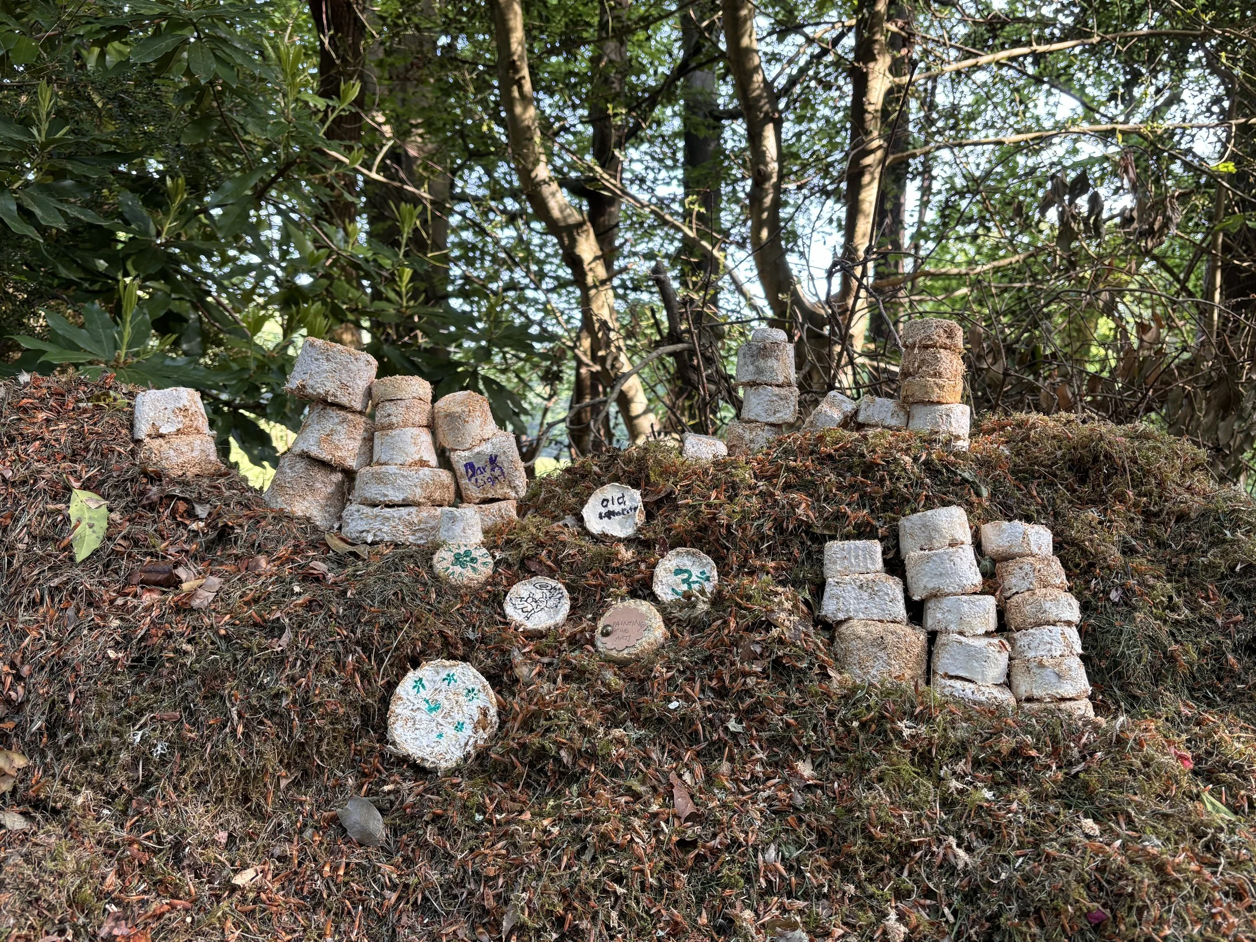Composting mycelium blocks