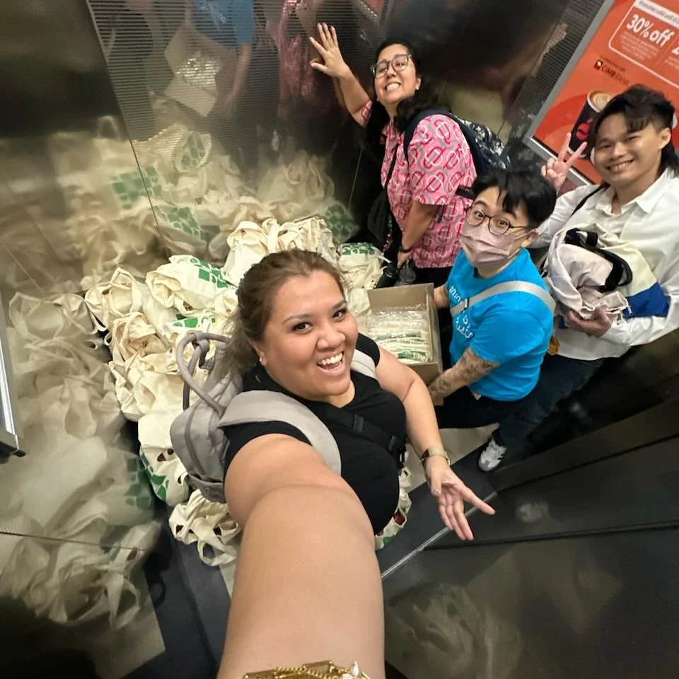 #thinkingprocess
Door Gift Packing 101 🎁🛍
1. Have a good system to make sure you don't miss things out and ease packing coordination. 
2. Put on some music so you're having fun while you work.
3. Make sure you have a strong team (by strong, we mea