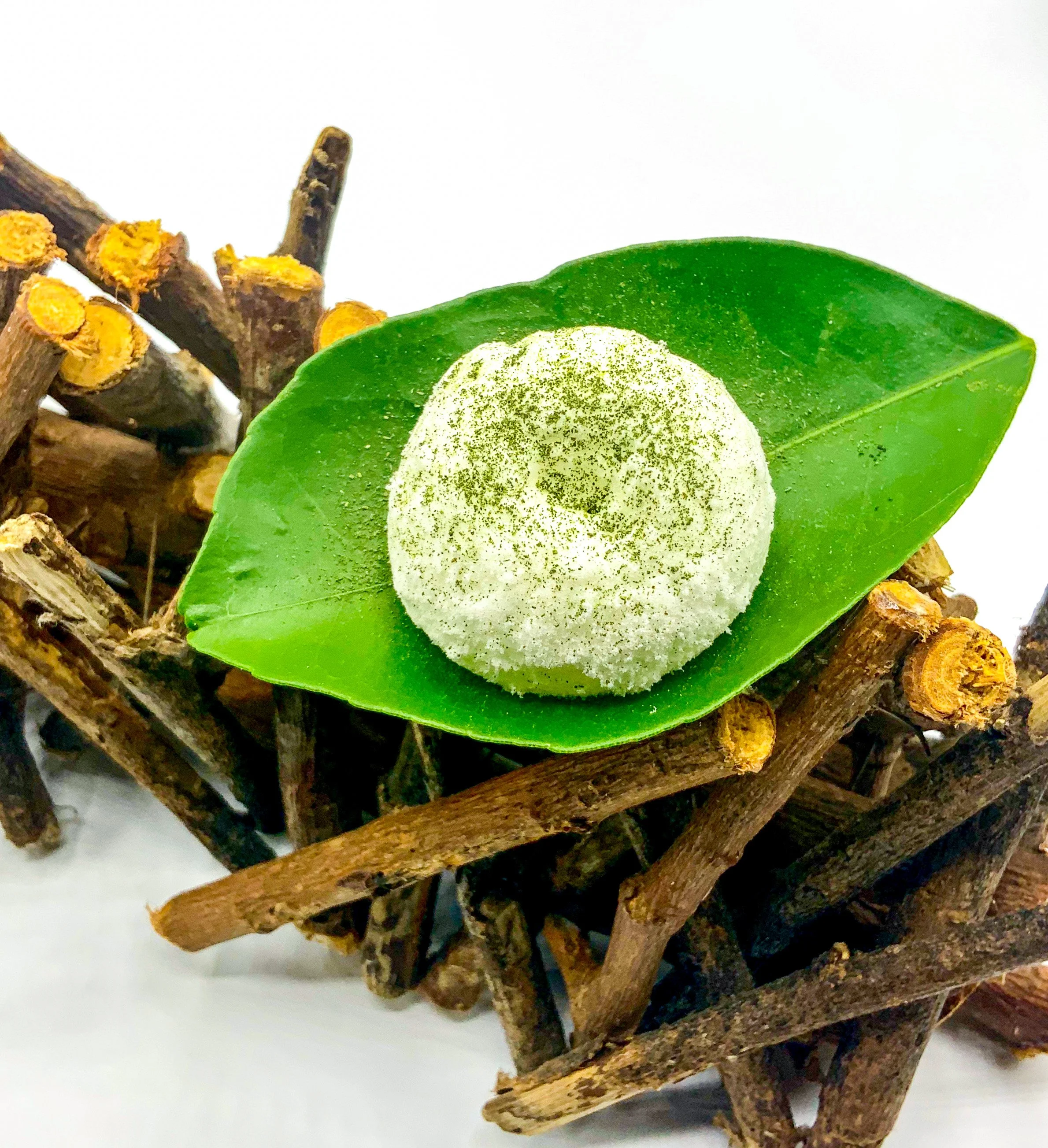 Tequila shot reimagined as a culinary foam on green leaf — a bold pre-dessert concept by Chris Quirós merging agave flavour, aroma, and texture in edible form.