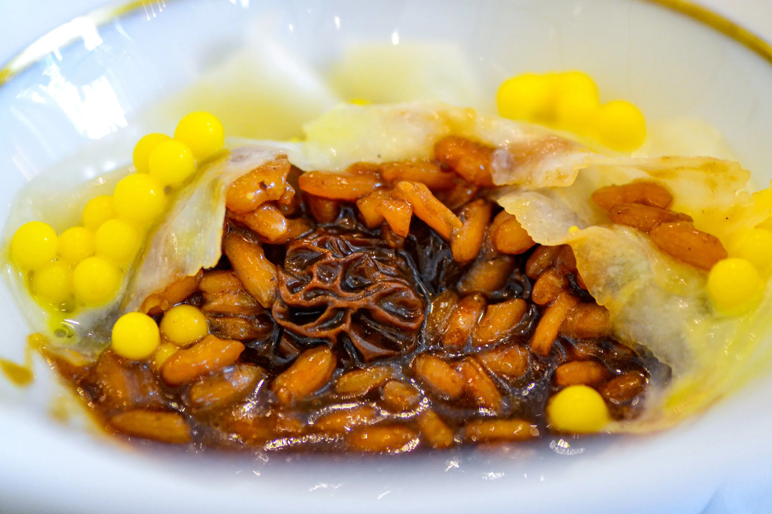 Creamy mushroom rice with saffron pearls and veils — modern reinterpretation of traditional Spanish comfort food by Chris Quirós, featuring umami depth and texture.