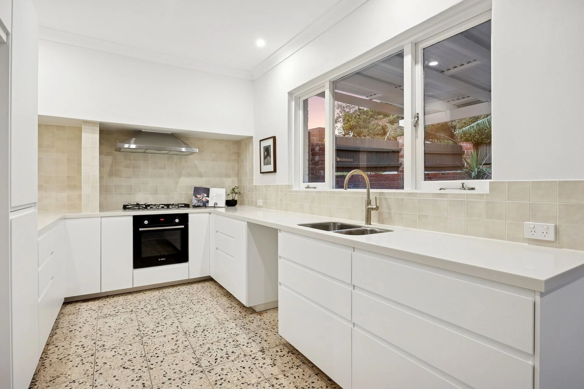 web_102 Edmund St, White Gum Valley 18.jpg