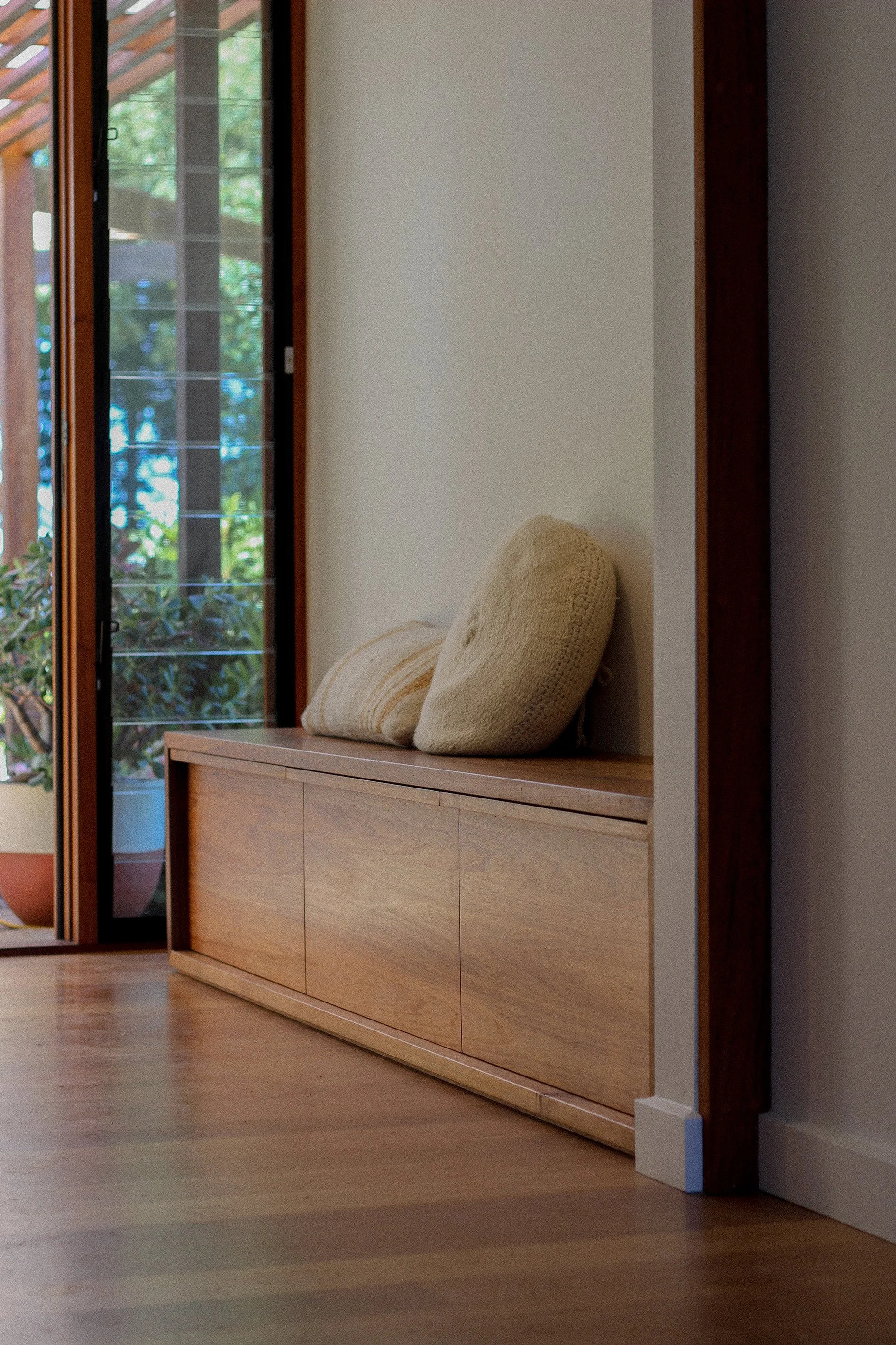 Entry Bench