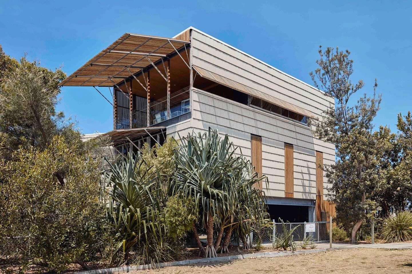 Architect designed beach house stradbroke island