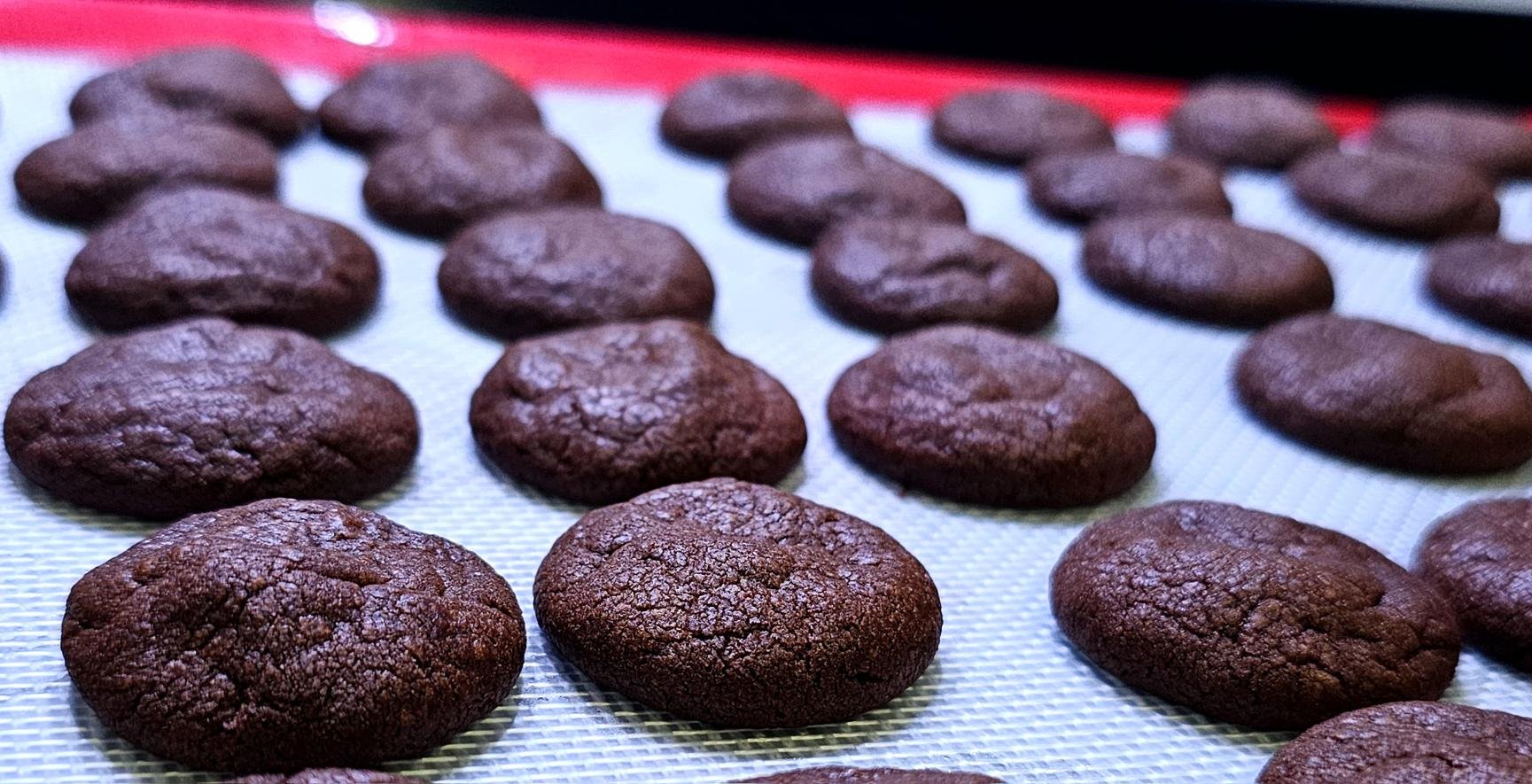 Mini Chocolate Cookies. Classic and delicious, with or without a sauce.