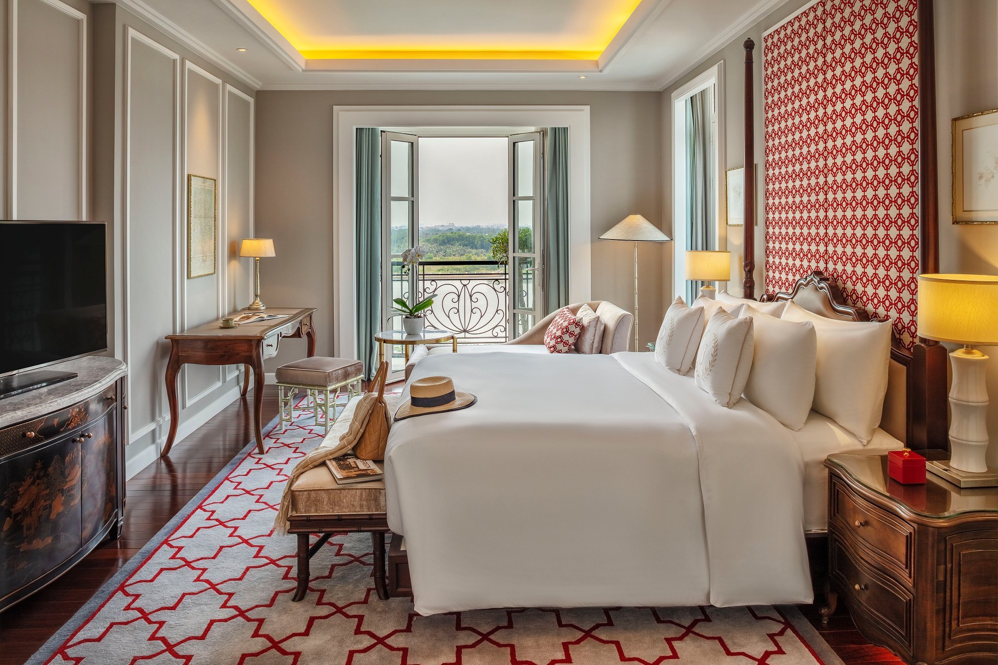 msg-grand-suite-bedroom-2.jpg