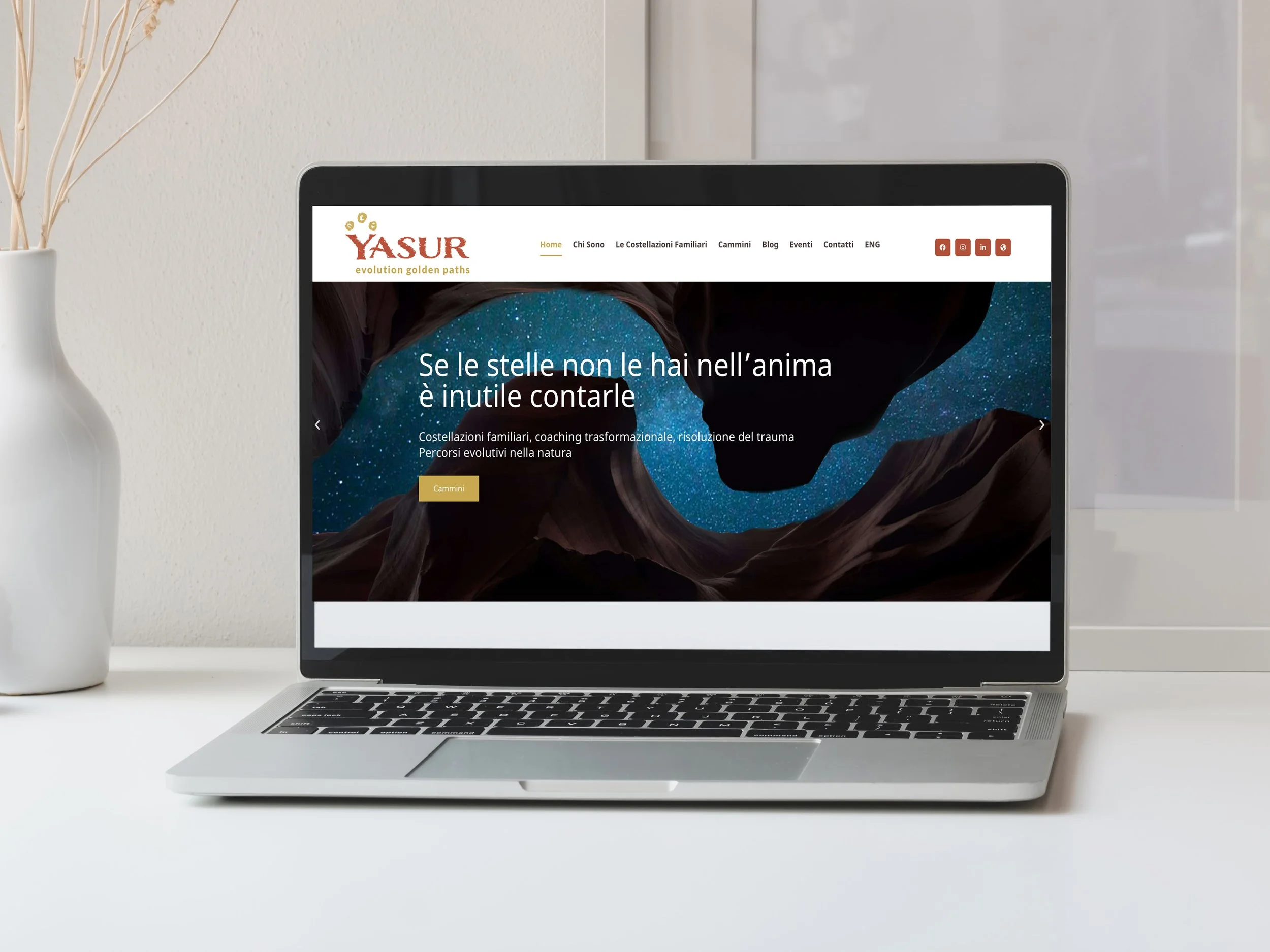 Free Website Branding MacBook Pro Mockup copia.jpg