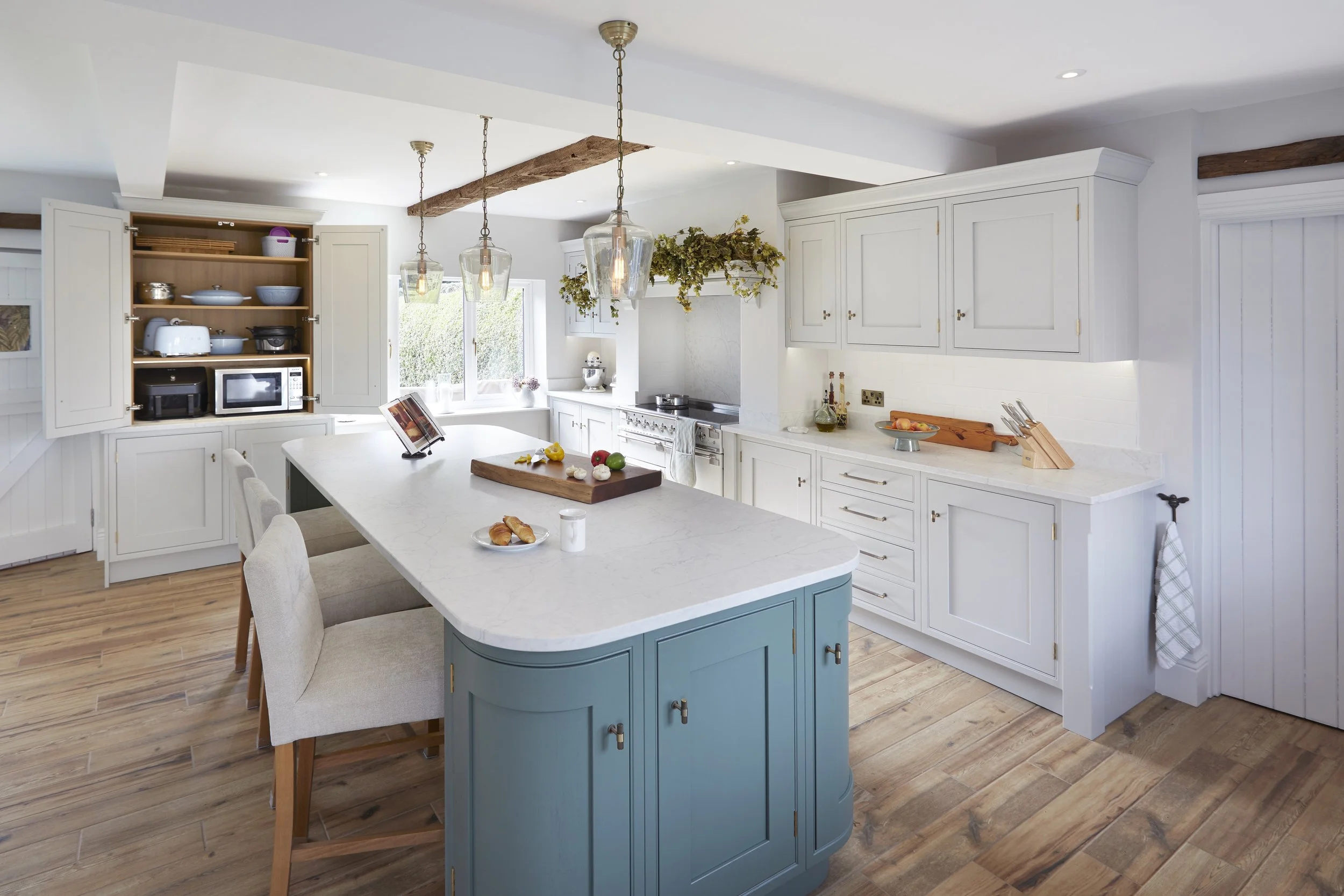 Shakespeare Cottage0894View 2 open doors .jpg