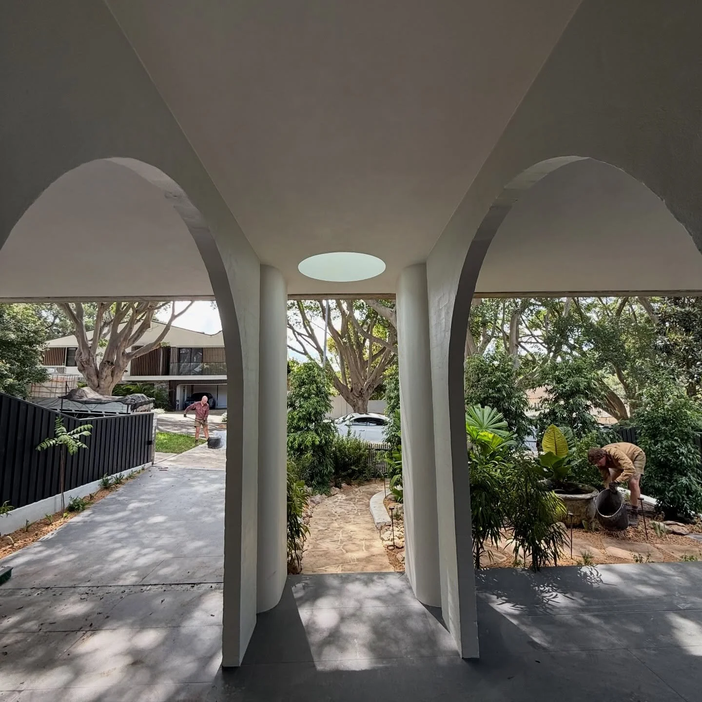Where architecture meets landscape:
@garden_antics_ are completing the final layer at our Rose Bay project &mdash; a carefully curated mix of native planting, organic textures and sculpted forms, designed to soften and elevate the build.