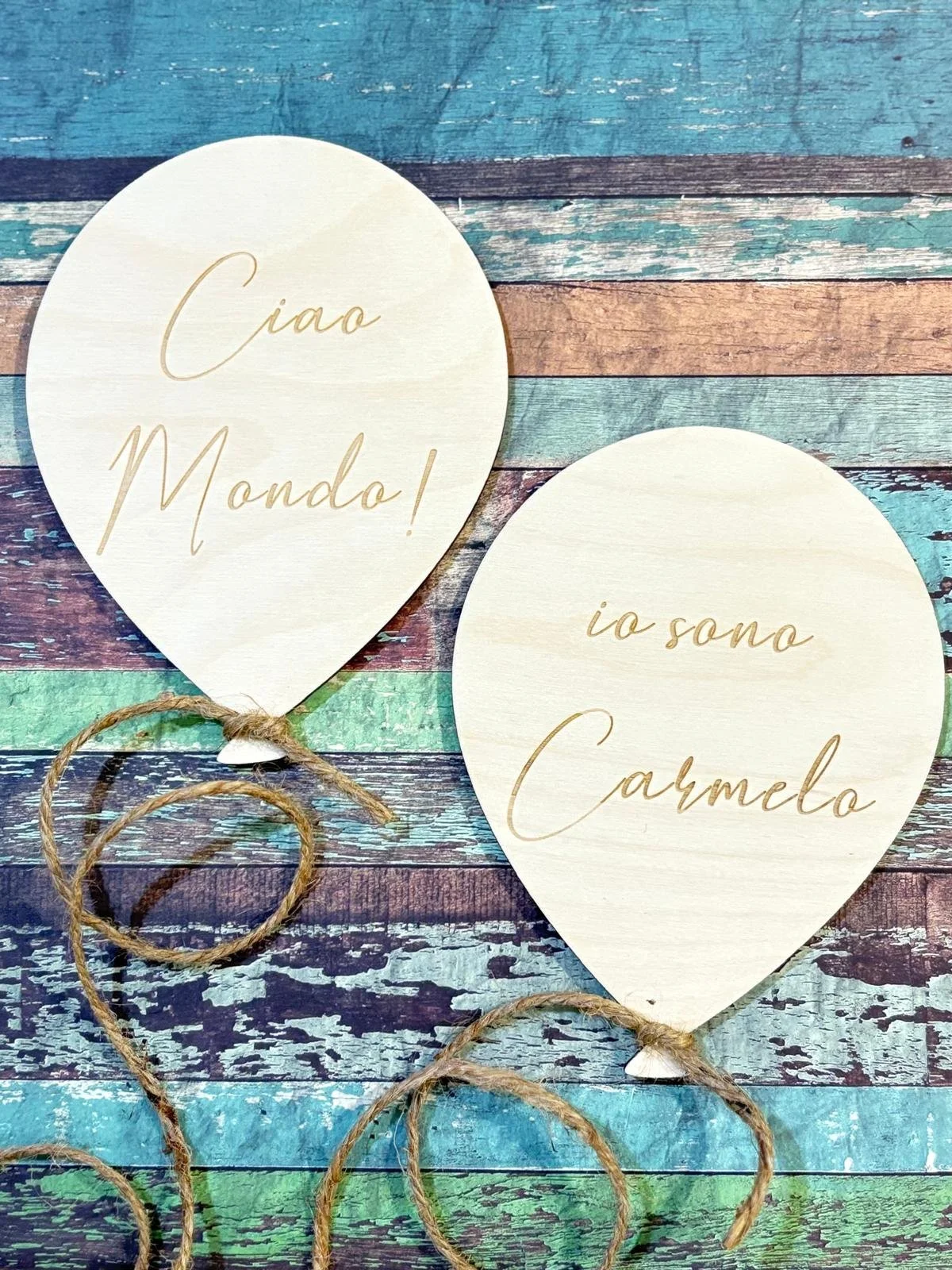 milestone-card-legno-palloncini-spago-ciao-mondo