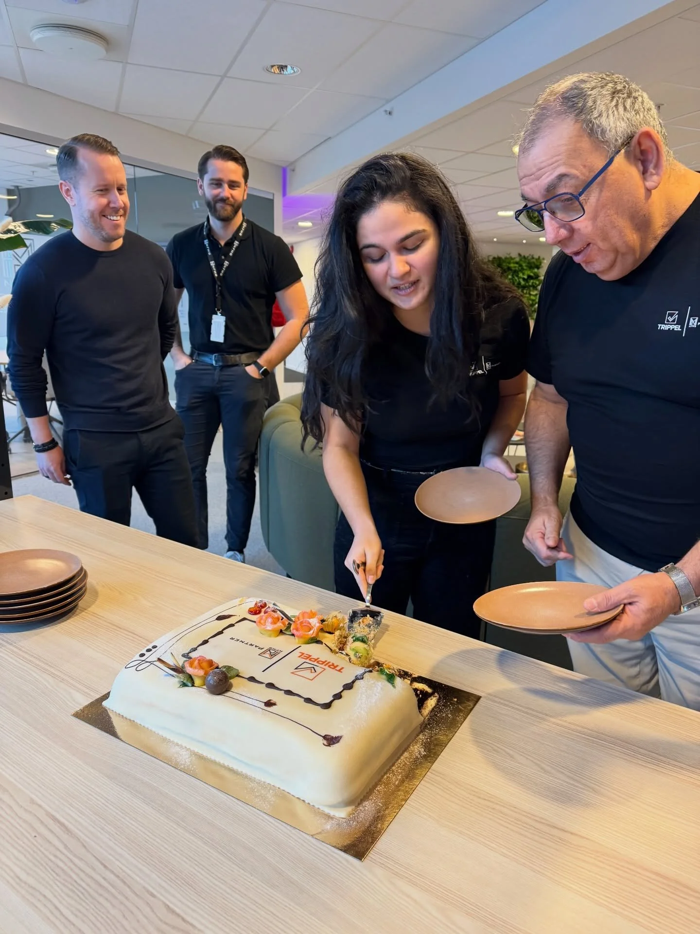 Renholdernes dag 🥳

I dag feirer vi v&aring;re fantastiske renholdere 🎂
Tusen takk for at dere gj&oslash;r hver dag renere og hyggeligere for alle v&aring;re kunder. Vi setter stor pris p&aring; jobben dere gj&oslash;r 👏🏻🙏🏻

#withpassionforpeop