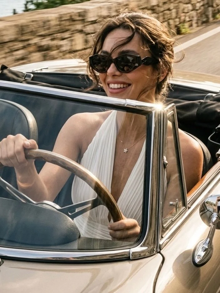 Jedin&eacute; re&aacute;ln&eacute; na těchto fotk&aacute;ch jsou &scaron;perky Gloria od R&yacute;dla 🤭 Musela jsem zkusit, co vznikne, když promptuju j&aacute;. Poprv&eacute; a ve verzi zdarma. Nechci vědět, co um&iacute; PRO verze 🙈 Zkou&scaron;e