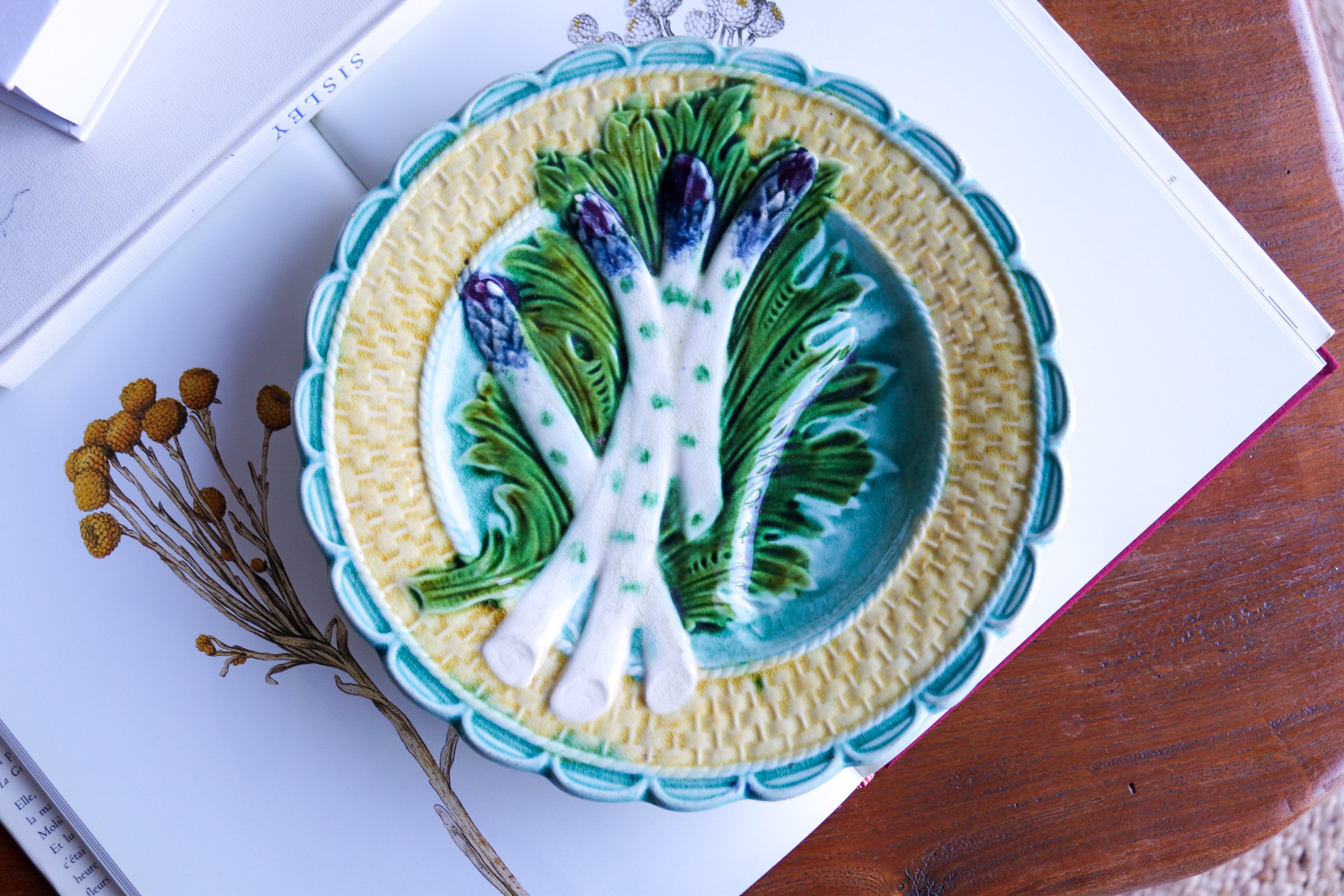 Assiette barbotine Asperges