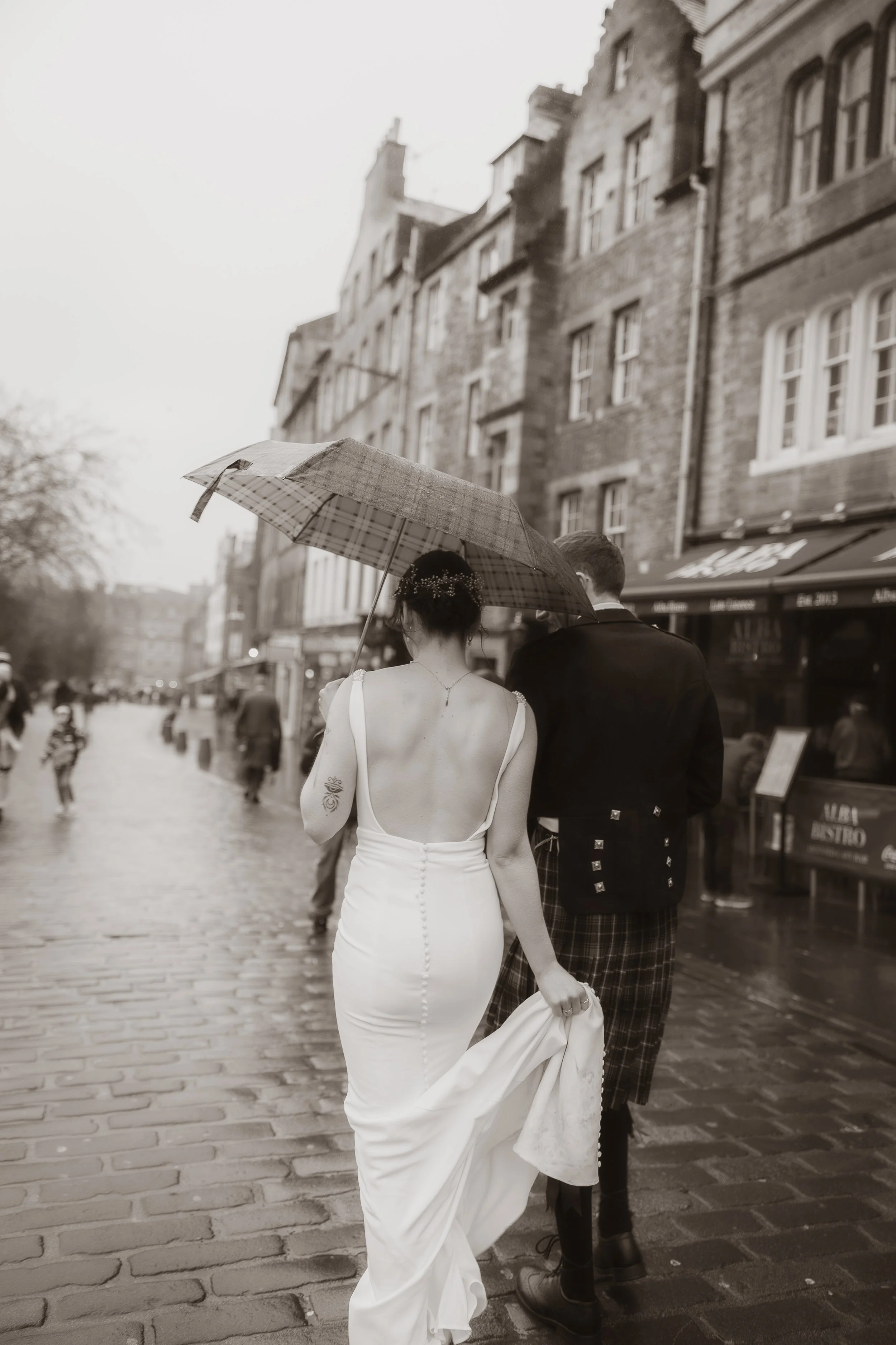 natural-candid-wedding-photos-edinburgh-elopement