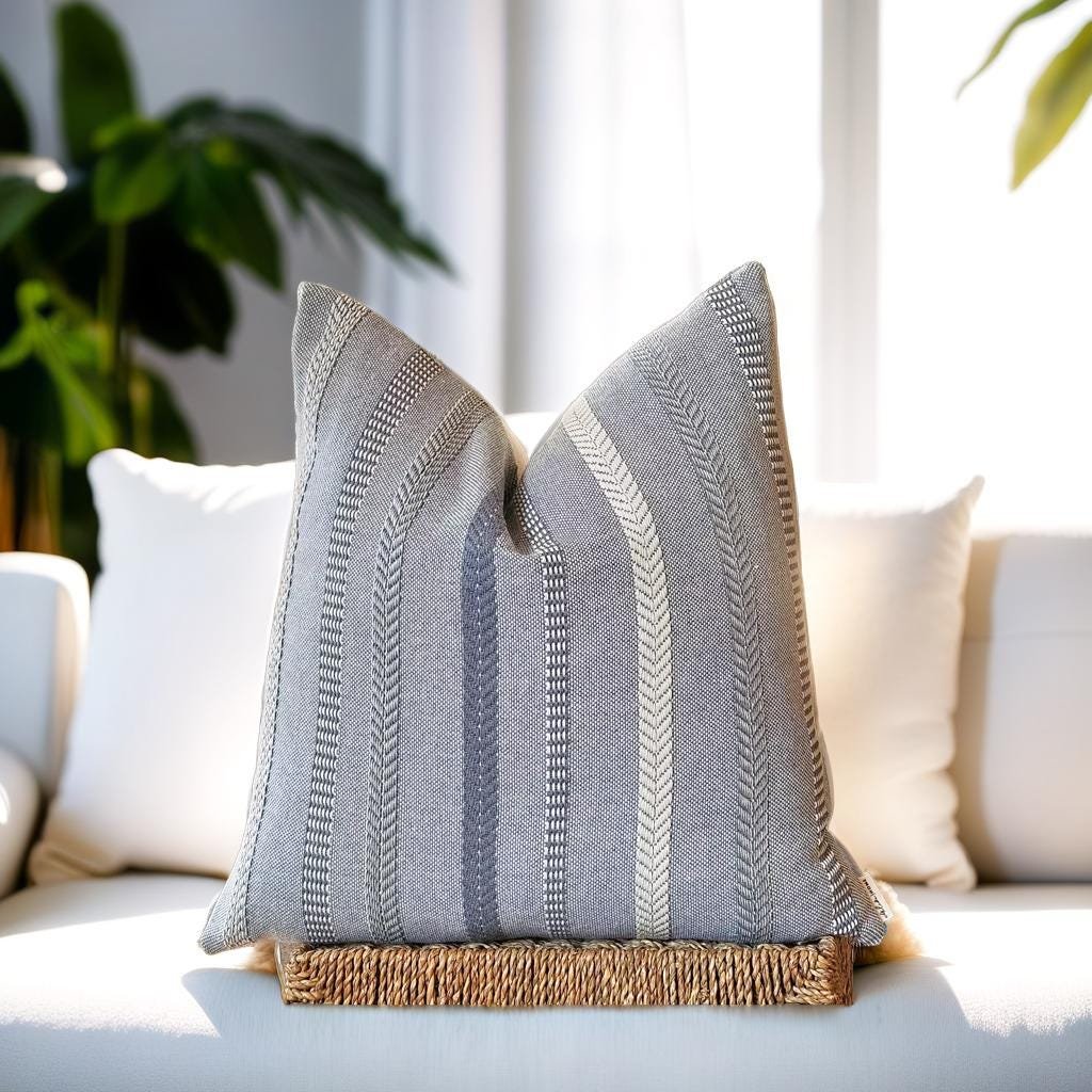 Coussin d'accent bohème bleu et blanc