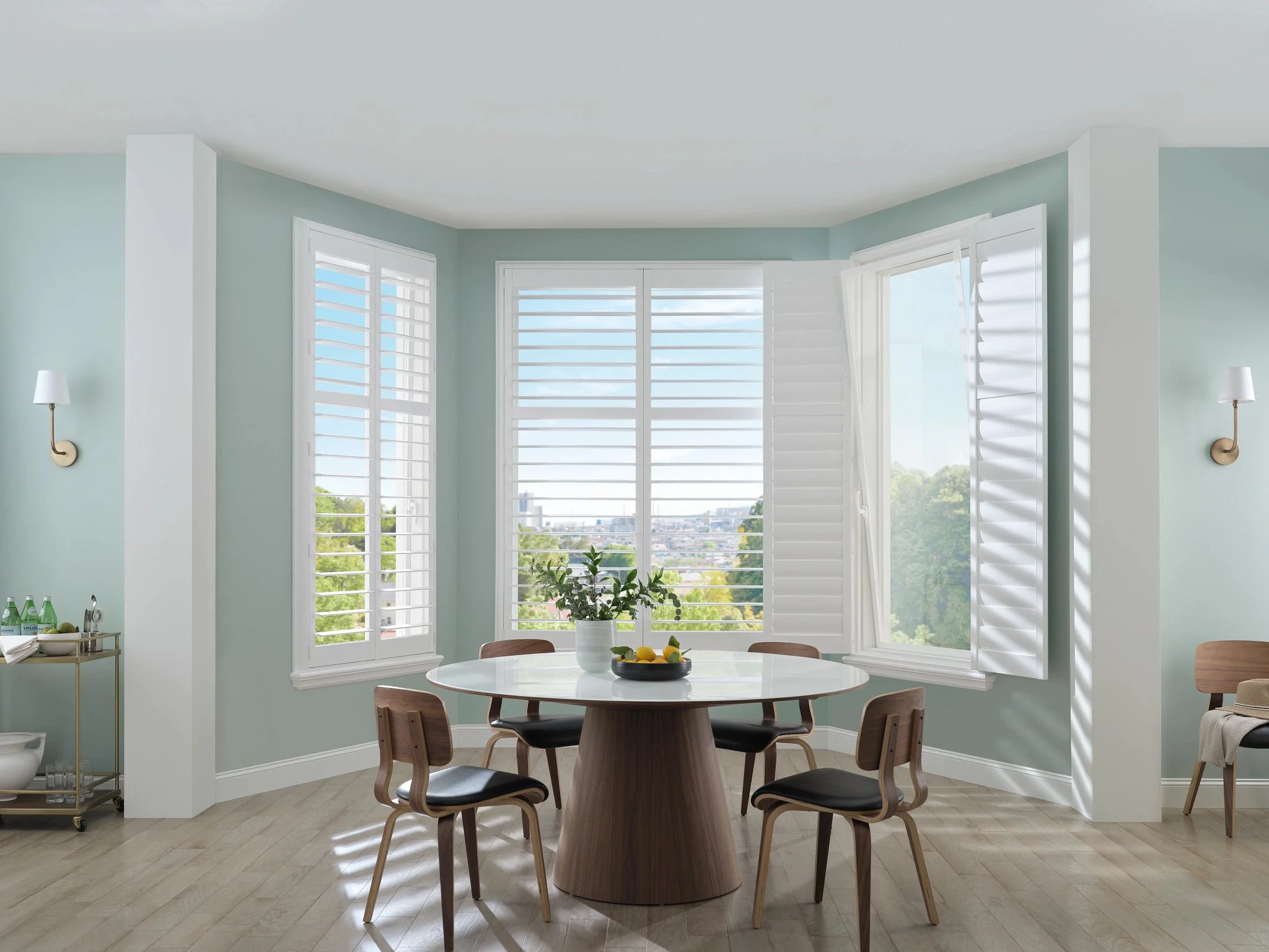 2024_PB_StandardHinged_HT_DiningRoom_TiltandTurn_WindowsOpen_Right_PROD.jpg