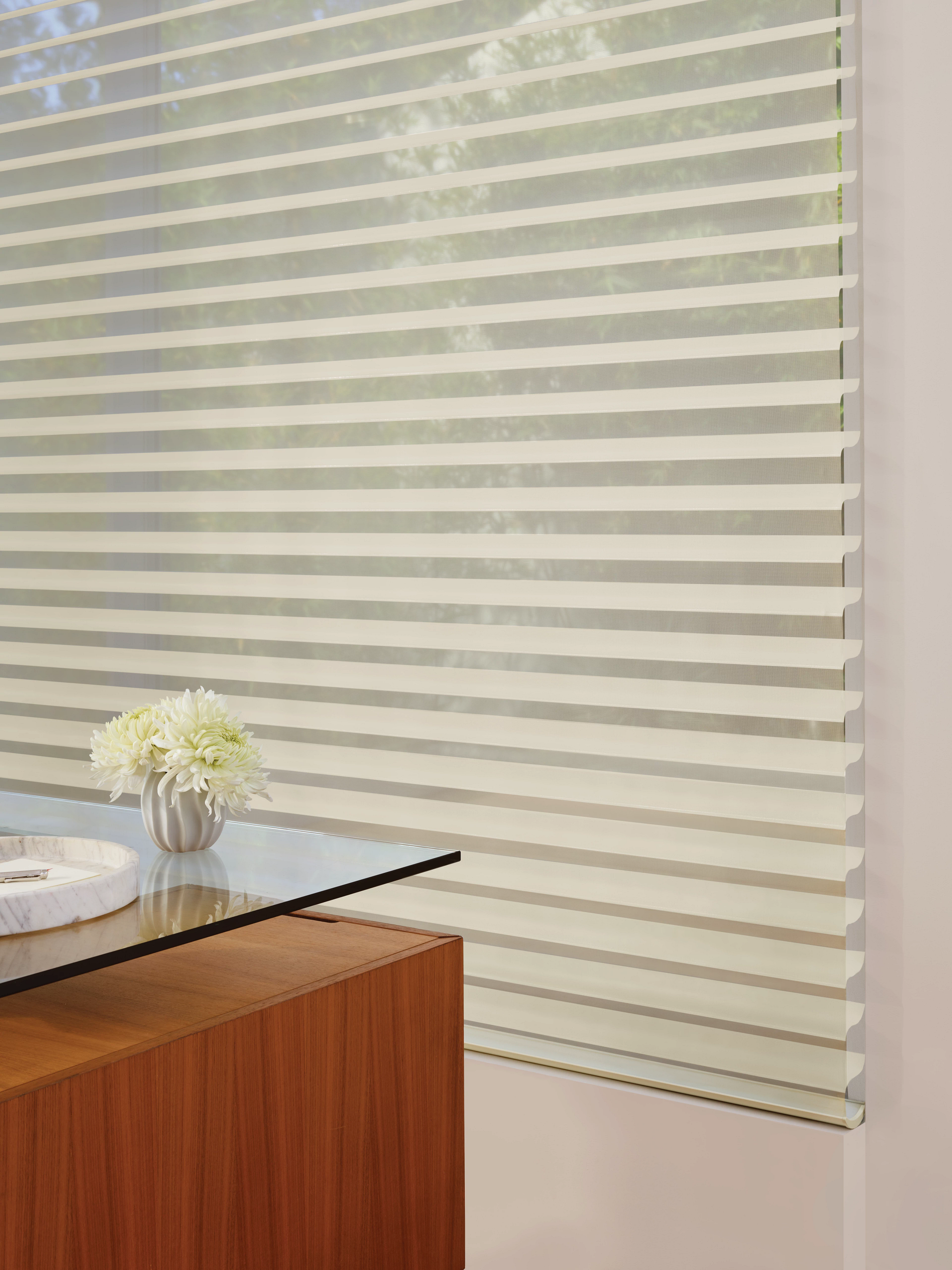 2020_Sil_Solar Screen_Office_Detail.png