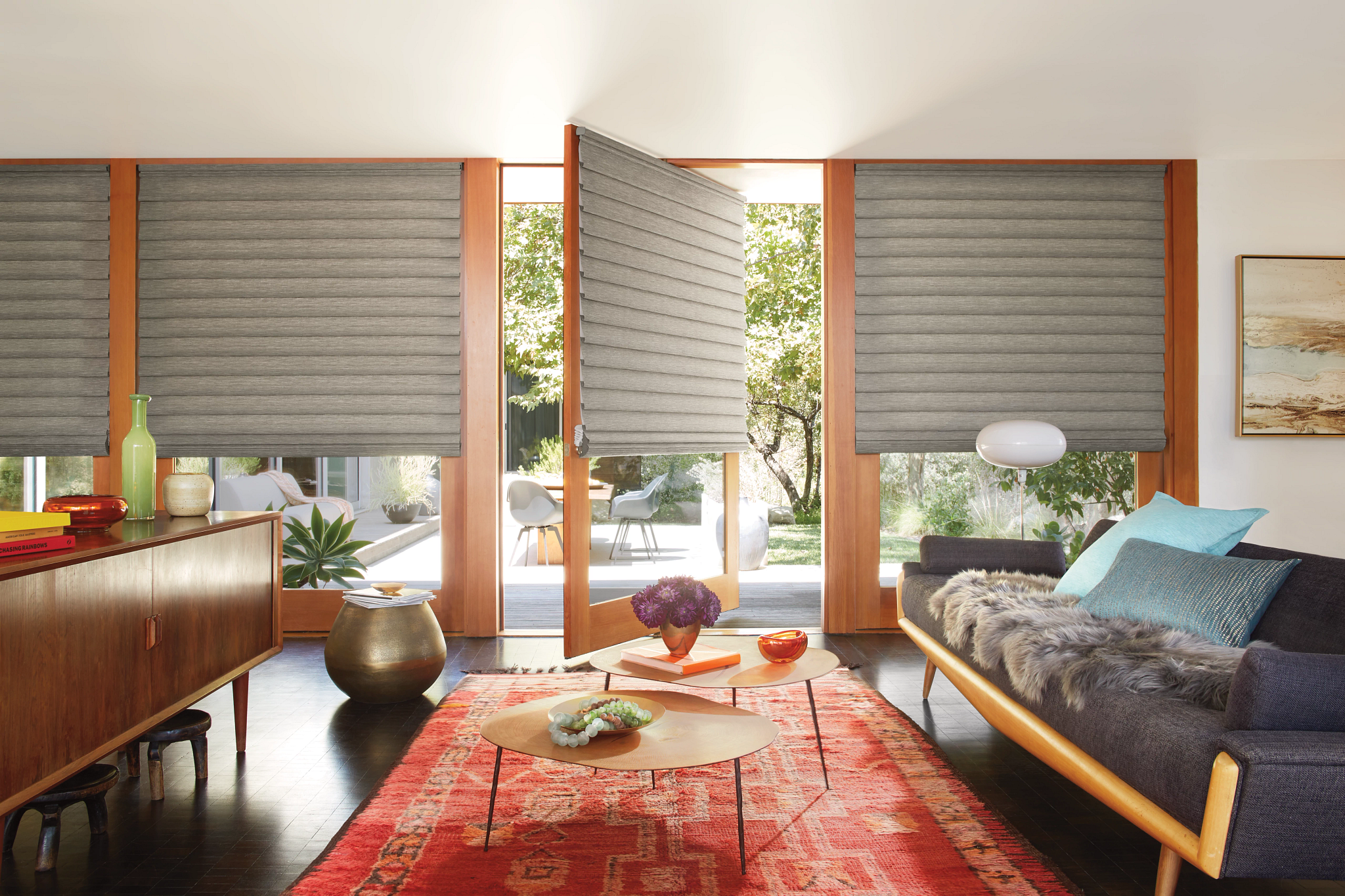2018_ALU_VIG_PV_SilkRoad_Living_DoorOpen.png