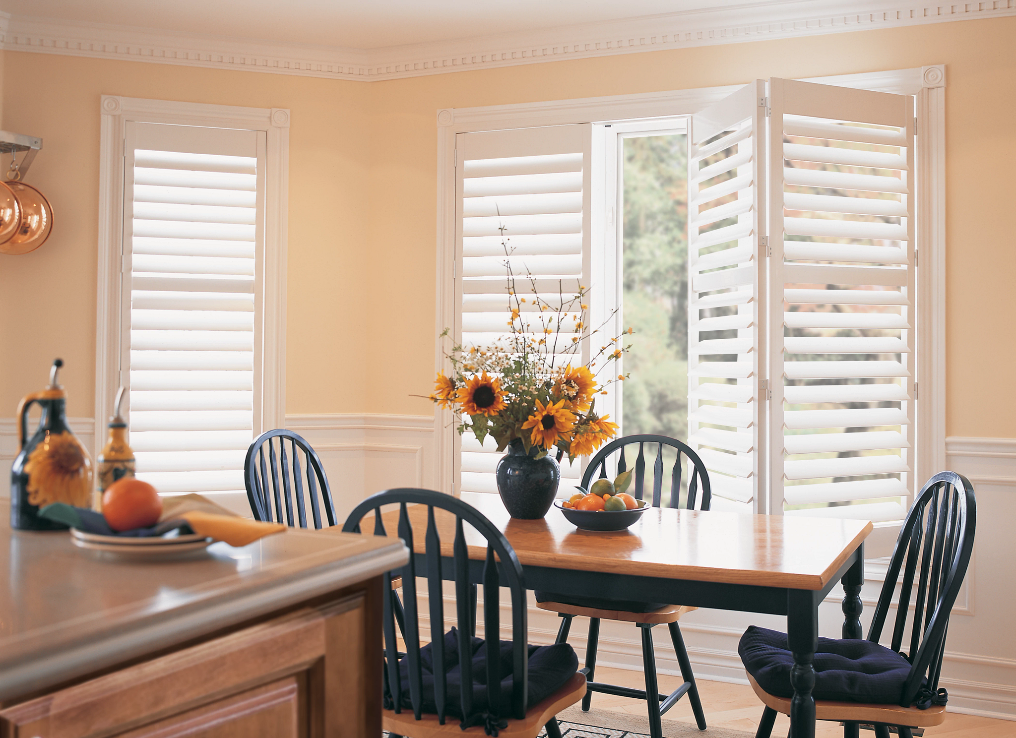 2009_PB_HT_Dining Room_Bi-Fold Hinged Panels.png