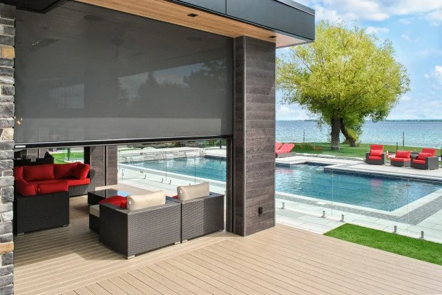 piscine-avec-moustiquaire-motorise-exosysteme-outdoor-living-solutions-img~48b10d3b0de560af_4-6874-1-133f2d4.jpg