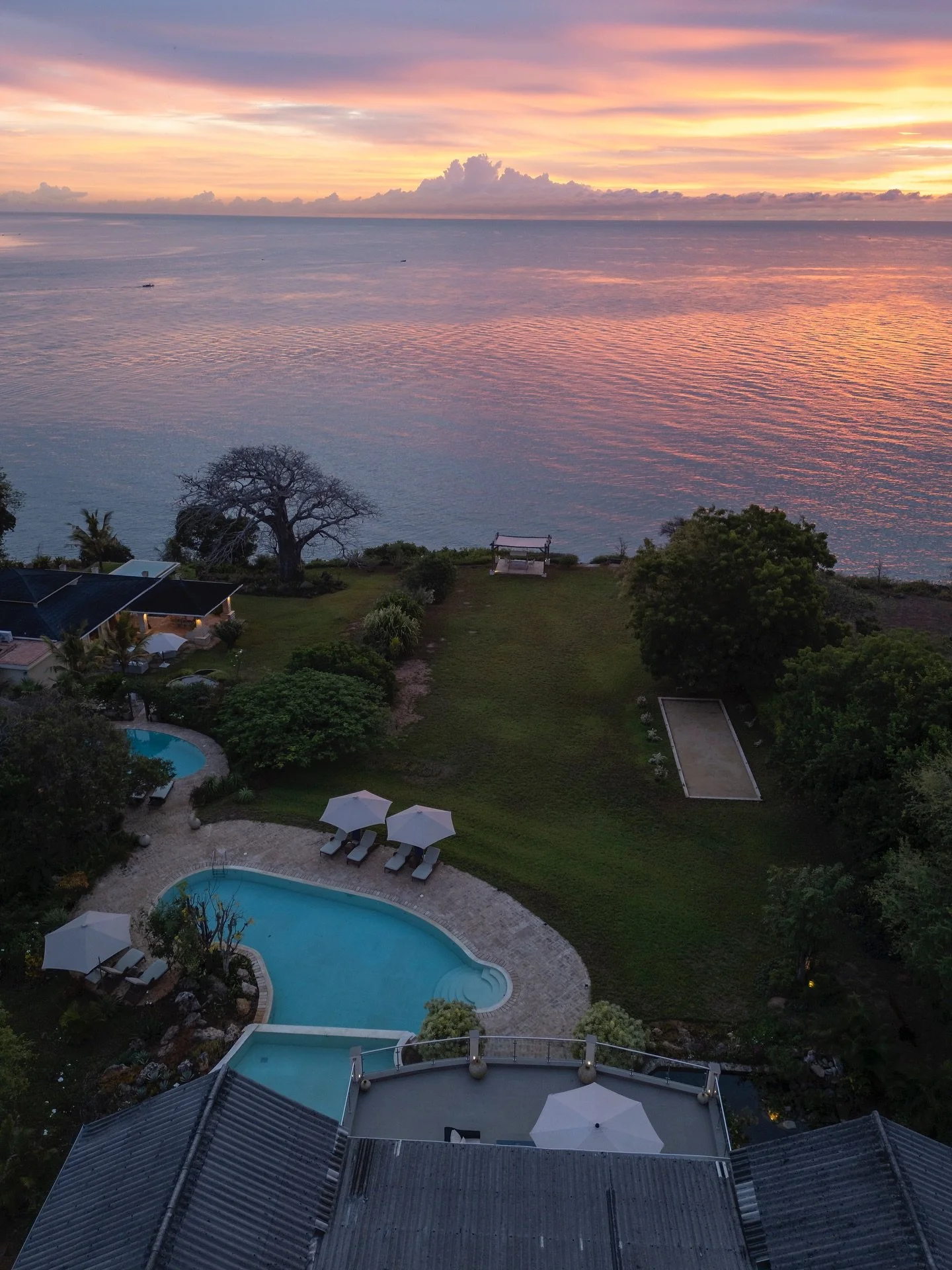 A Kilifi sunset is a mesmerizing experience, where the skies burst into hues of orange, pink, and gold, reflecting off the tranquil ocean. Moments of pure magic, an unforgettable display of nature's beauty. 🌅
 
Photo : @imara.studios 

#nderithouse 