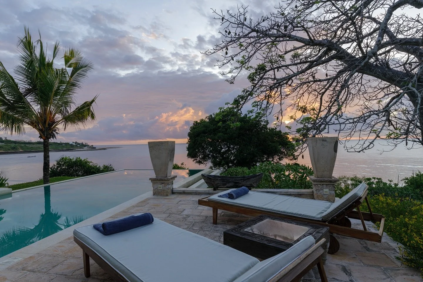Champagne skies form the villa.

Photo : @imara.studios 

#nderithouse #kilifi #coastalelegance #timelessliving #effortlesscomfort #understatedluxury #slowliving #kilifiretreat #escapetonature #privatehouse #kenya #whyilovekenya #vacation #holiday