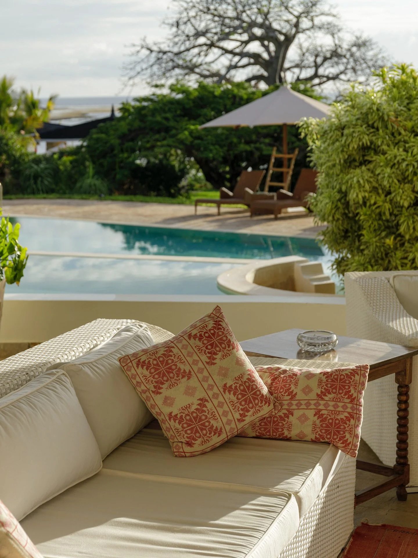 At Nderit House, time softens. The sea hums against the shore, palm shadows shift across coral walls, and the day unfolds in quiet rhythm. Here, life slows to the pace of the tide, unhurried, grounded, and deeply connected to nature’s pulse.
F