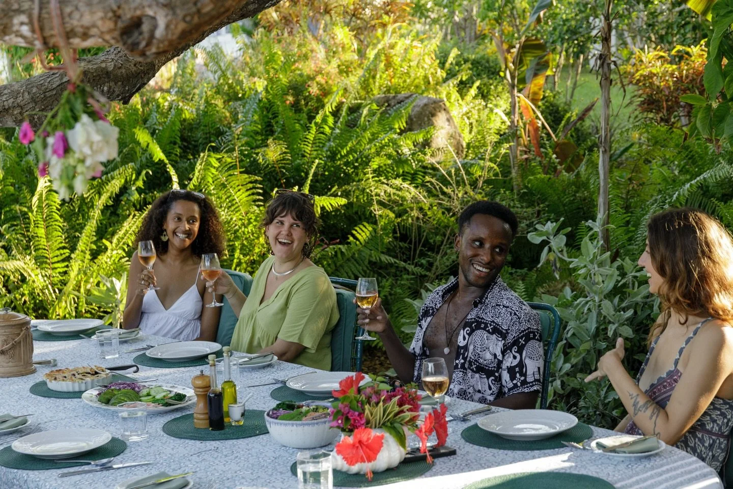 Lunch with friends, long conversations, and laughter carried by the sea breeze.

For more information, please visit www.nderitkilifi.com or contact us at
info@nderitkilifi.com 

Photo : @imara.studios 

#nderithouse #kilifi #coastalelegance #timeless
