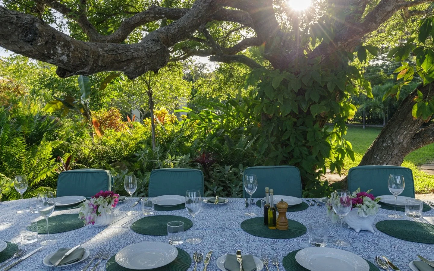 Outside dining, the afternoon settles softly along the edge of the Indian Ocean, where the tide exhales and the horizon dissolves into quiet. Salt lingers in the air, light fades into amber, and time loosens its grip.

For more information, please vi