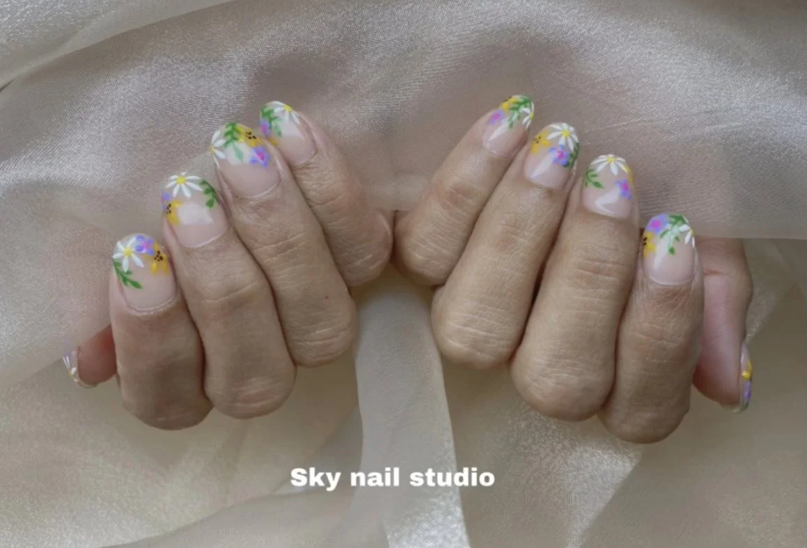 Floral nails🌹💐💅
☀️🌸💅 #nail #nailsofinstagram #nails💅 #nailstyle #nailstyle nailsmississauga nails2026❤️❤️ nailsforever ☎️905-890-8881 to book your appointment @skynail.sauga