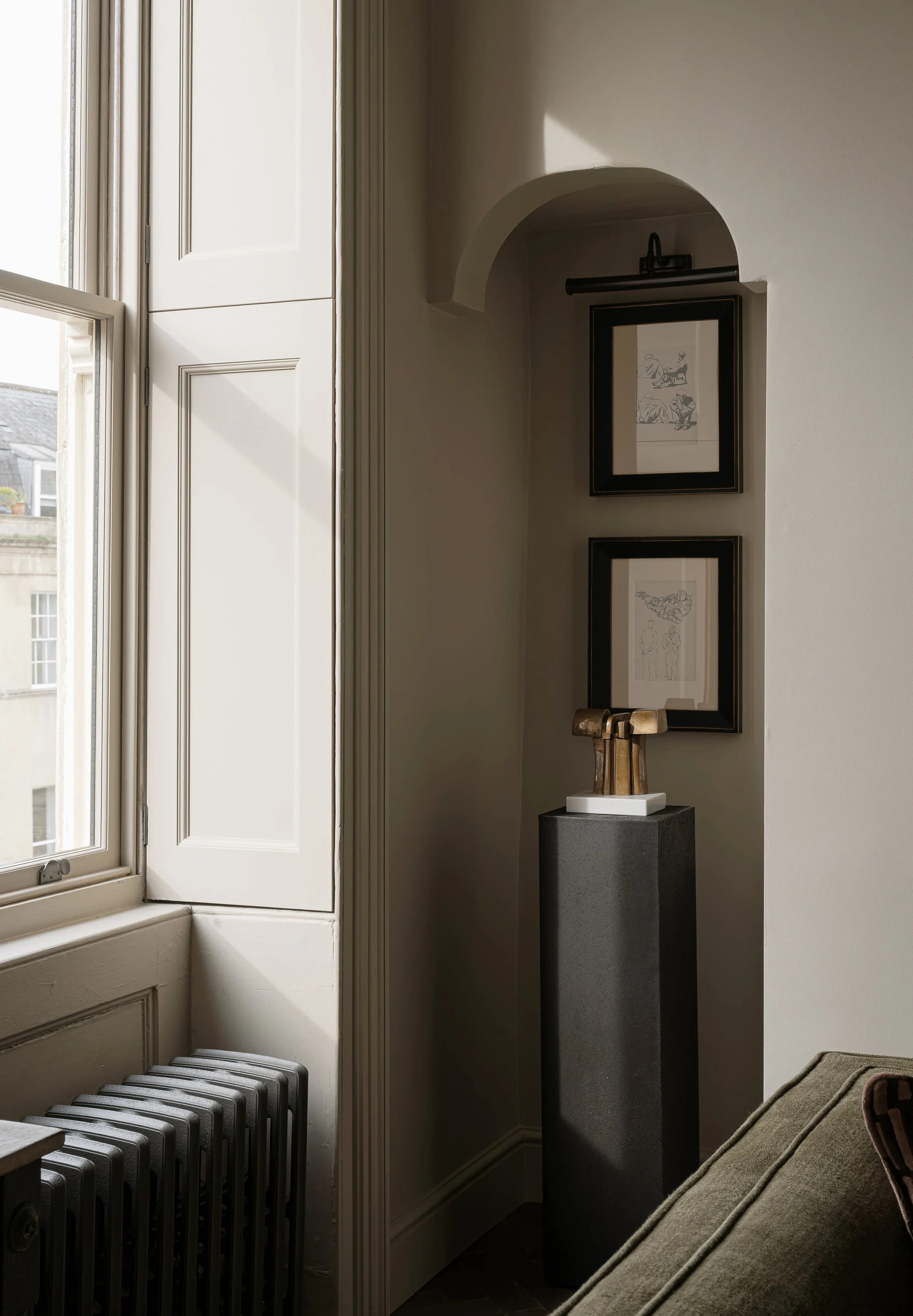 IInterior Designer located in the South West of England. We work throughout Bath, Bristol, London, Wiltshire and the Cotswolds. Interior Design Studio In Bath - Listed Buildings and Creative Direction. Home Styling and Home Staging.