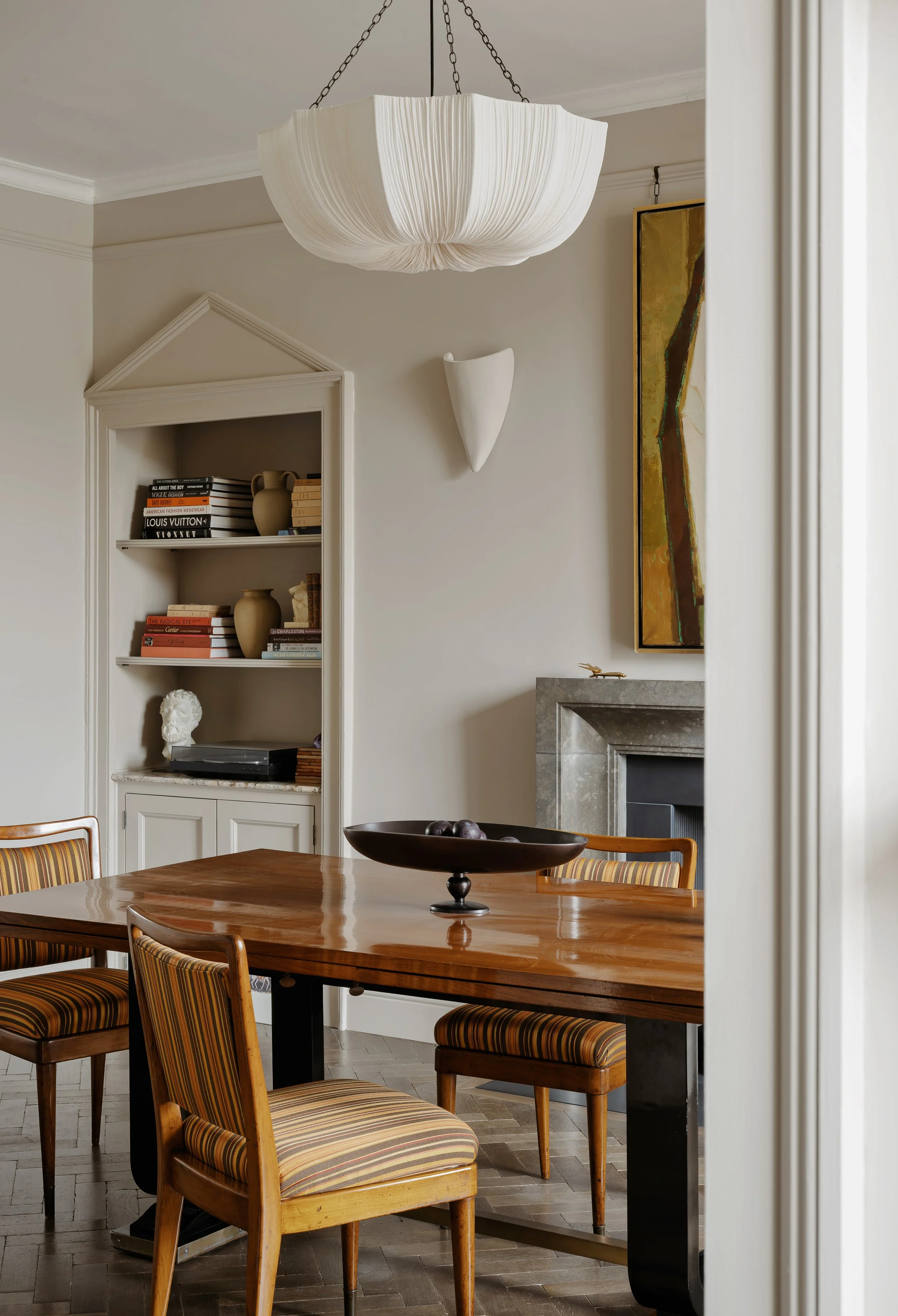 A city apartment designed by Atelier Otis, using modern art, antiques and bespoke cabinetry. The interior designer based in Bath creates interiors for both commercial and residential projects across the Cotswolds, London and Europe and beyond.