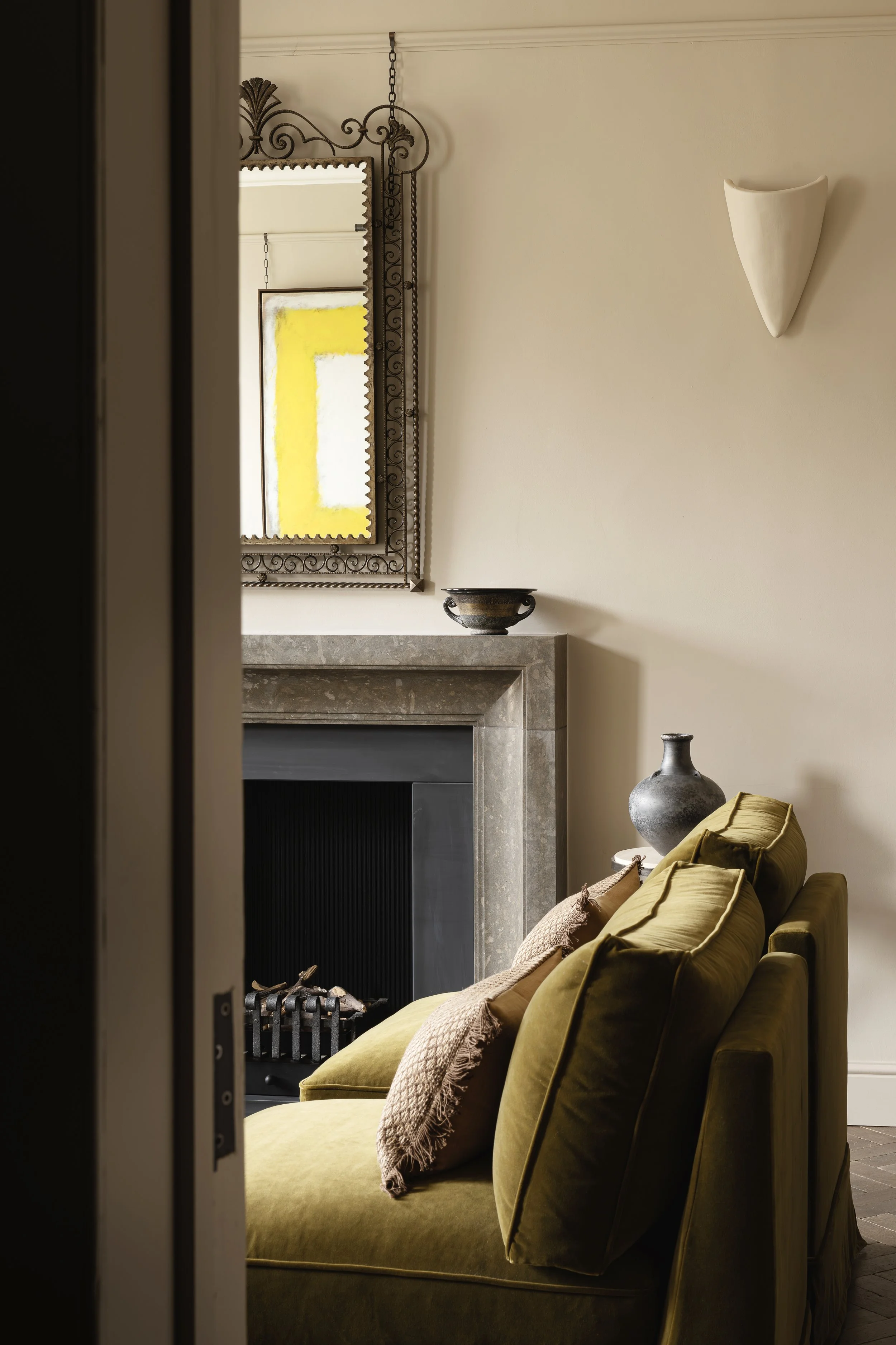 Home styling and interior design by Atelier Otis. Atelier Otis is based in the city of Bath, located in the South West of England. We work throughout Bath, Bristol, London, Wiltshire and the Cotswolds.