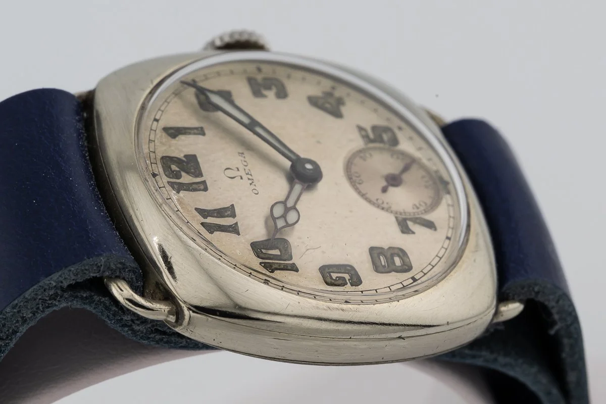 Omega 1920s Fixed Lug 004.jpg
