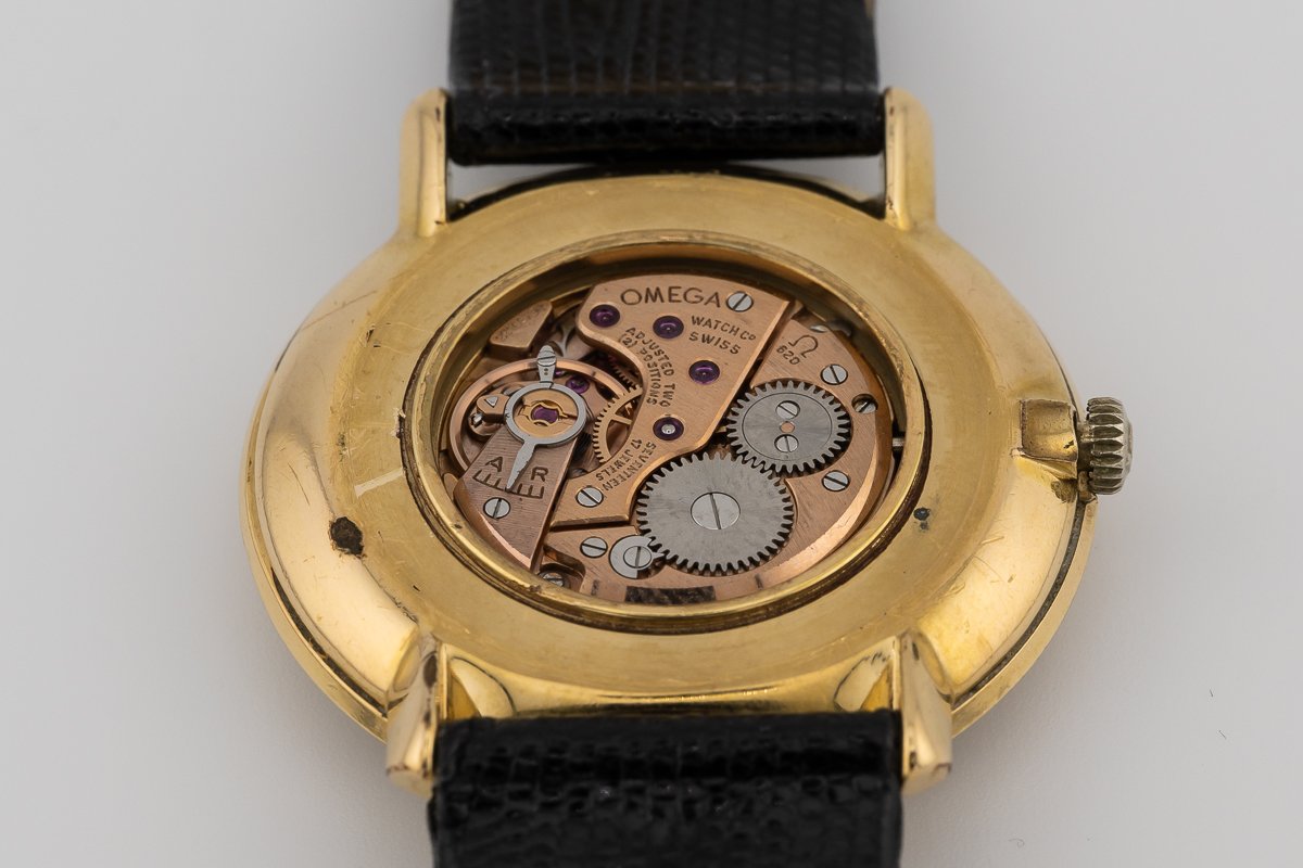 Omega DeVille 111 077 008.jpg