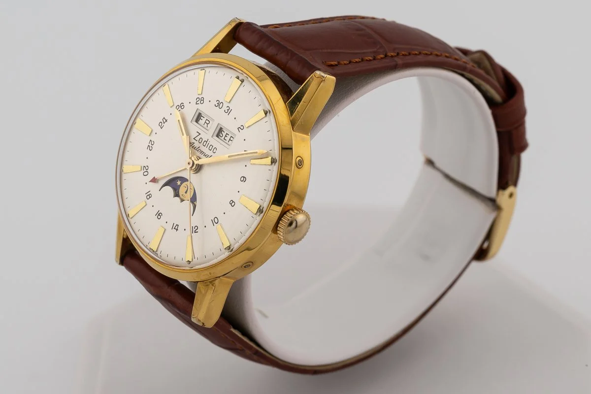 Zodiac 743-908 Triple Calendar Moon Phase Auto 001.jpg
