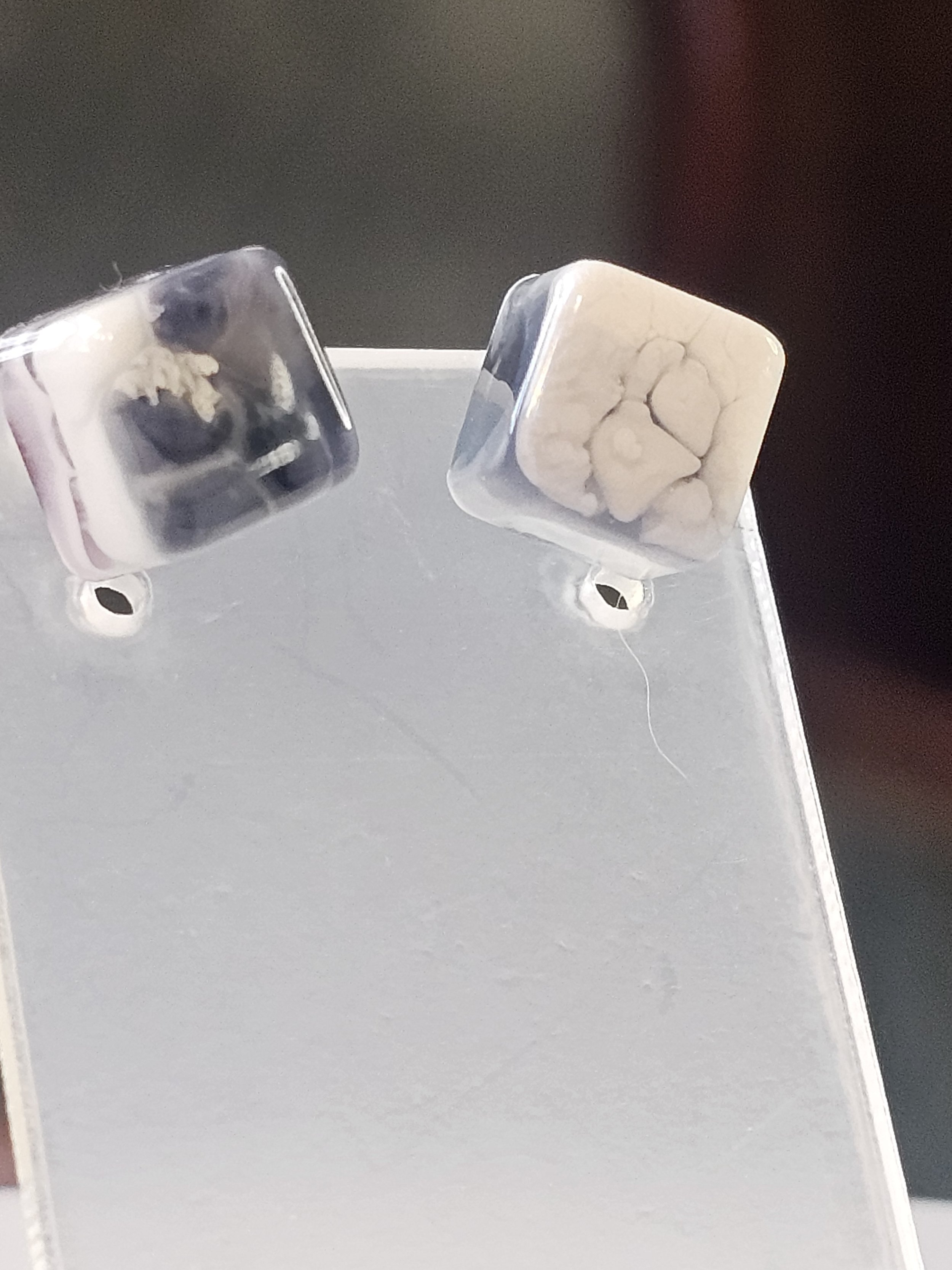 XS White/Gray Amethyst Stud