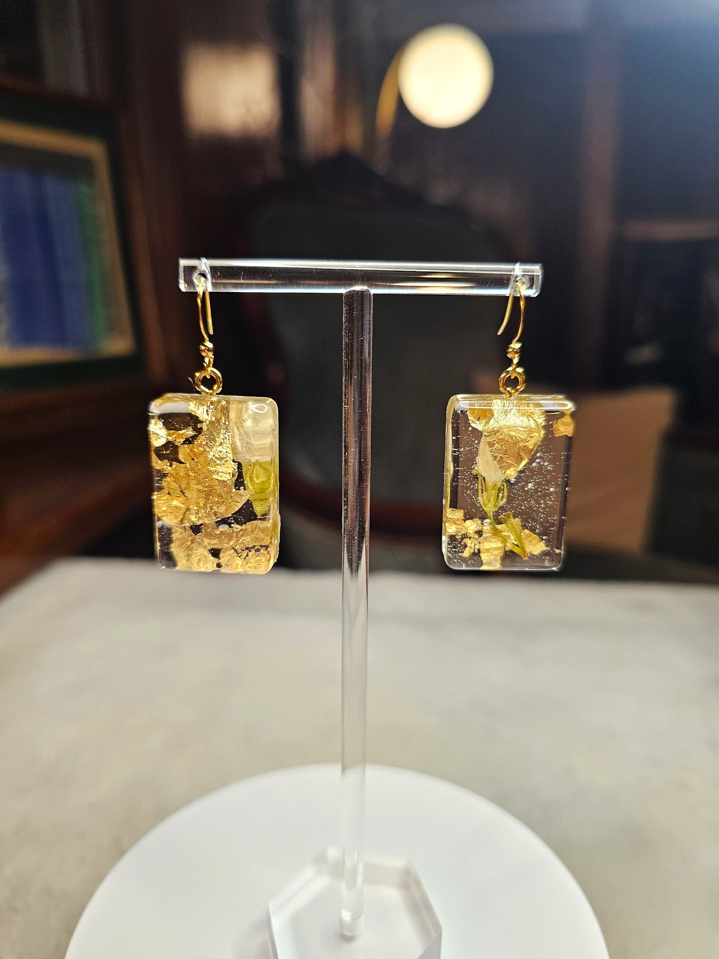 S/M Gold White Floral Dangle