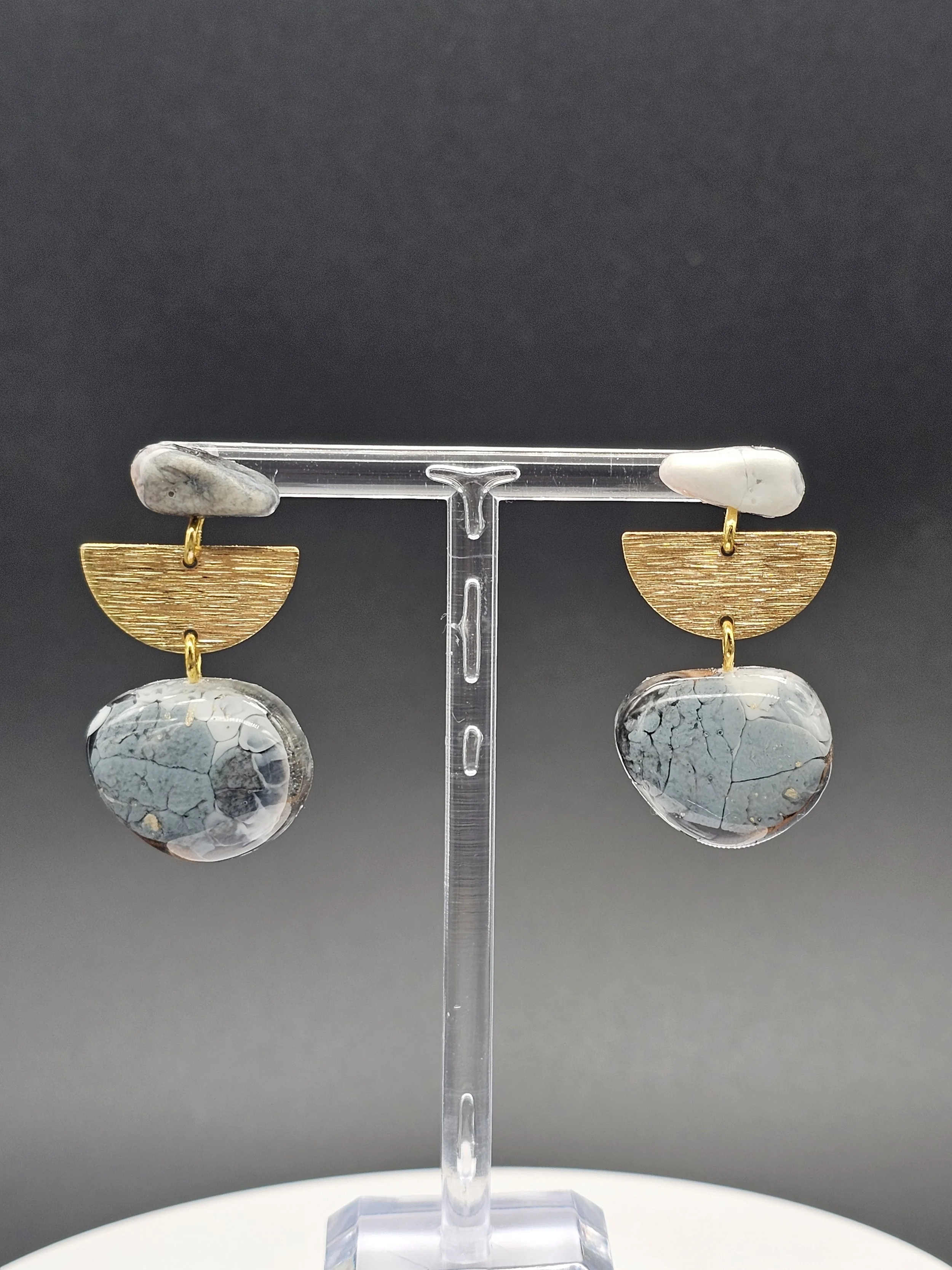 S/M Gray Stone Tiered Dangle