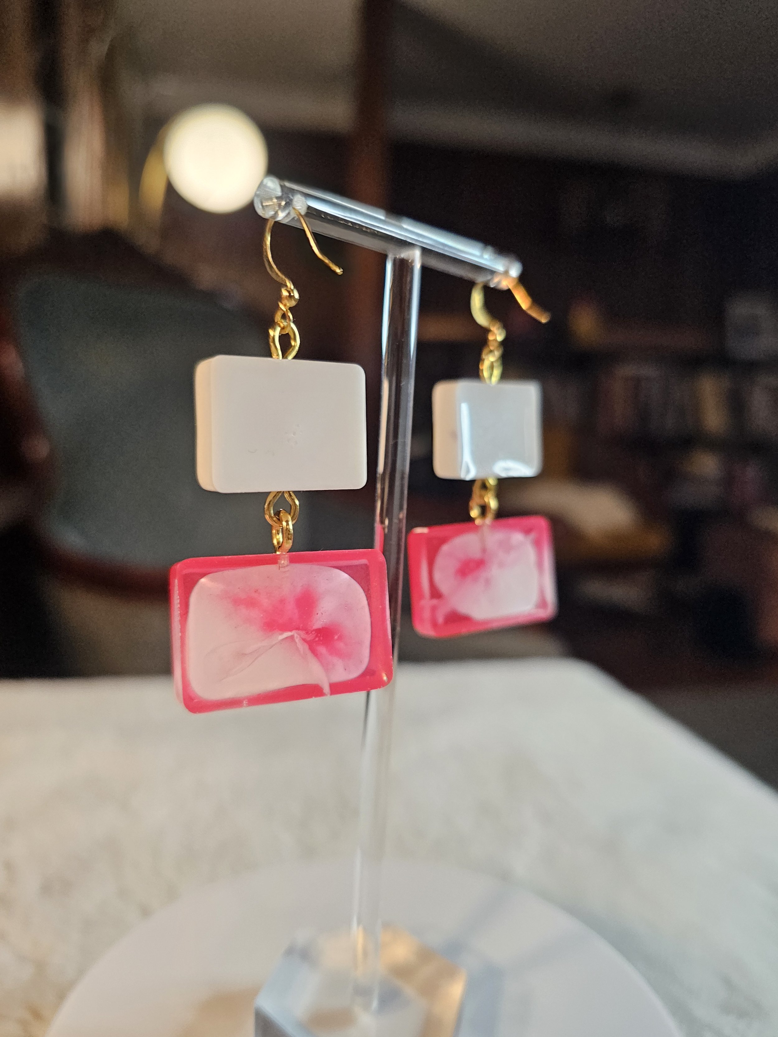M Pink/White Dangle