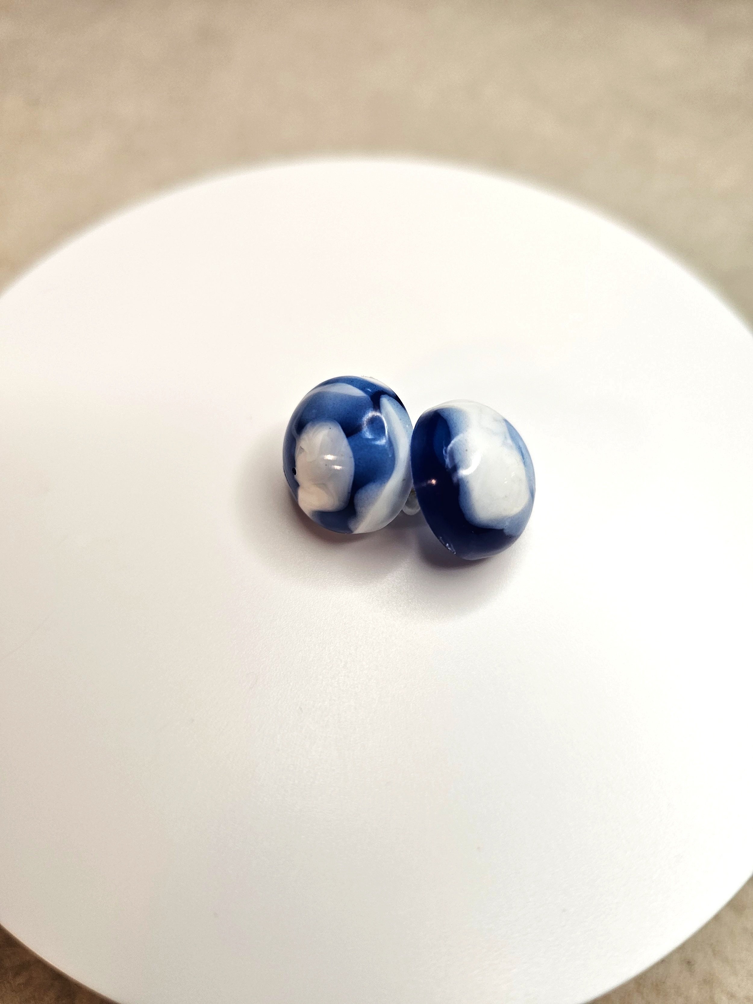 XS Blue White Round Swirl