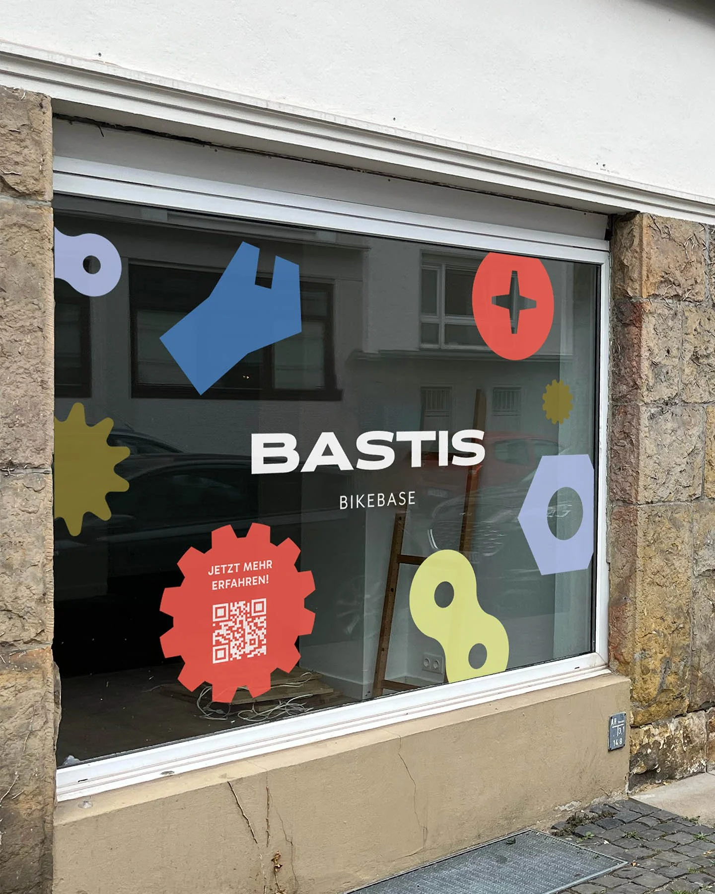 BASTIS BIKEBASE Schaufenster.jpg